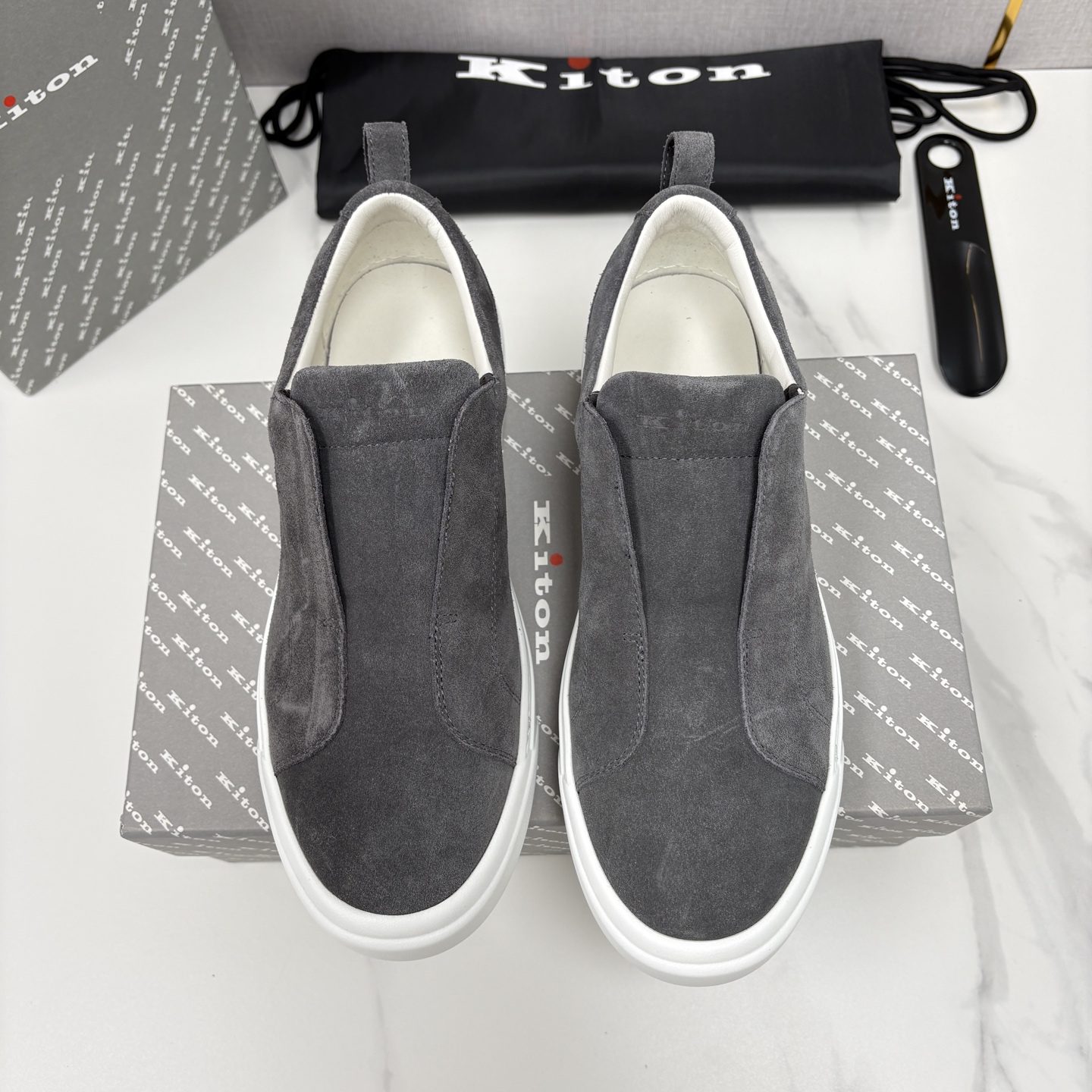 💋💍 Kito*n 新品 男士拼色厚底休闲鞋 鞋面采用高丝光磨砂牛皮+优质小牛皮的拼接设计，磨砂皮细腻软