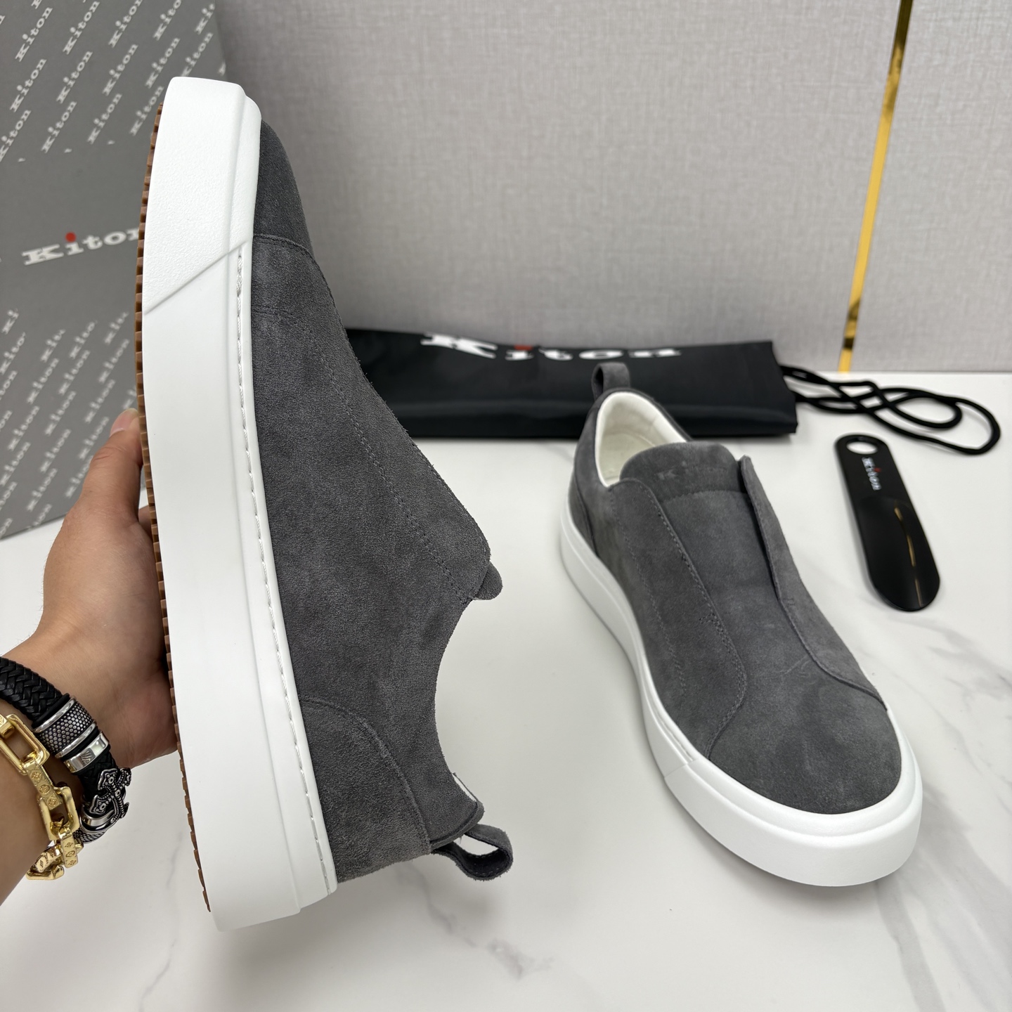 💋💍 Kito*n 新品 男士拼色厚底休闲鞋 鞋面采用高丝光磨砂牛皮+优质小牛皮的拼接设计，磨砂皮细腻软