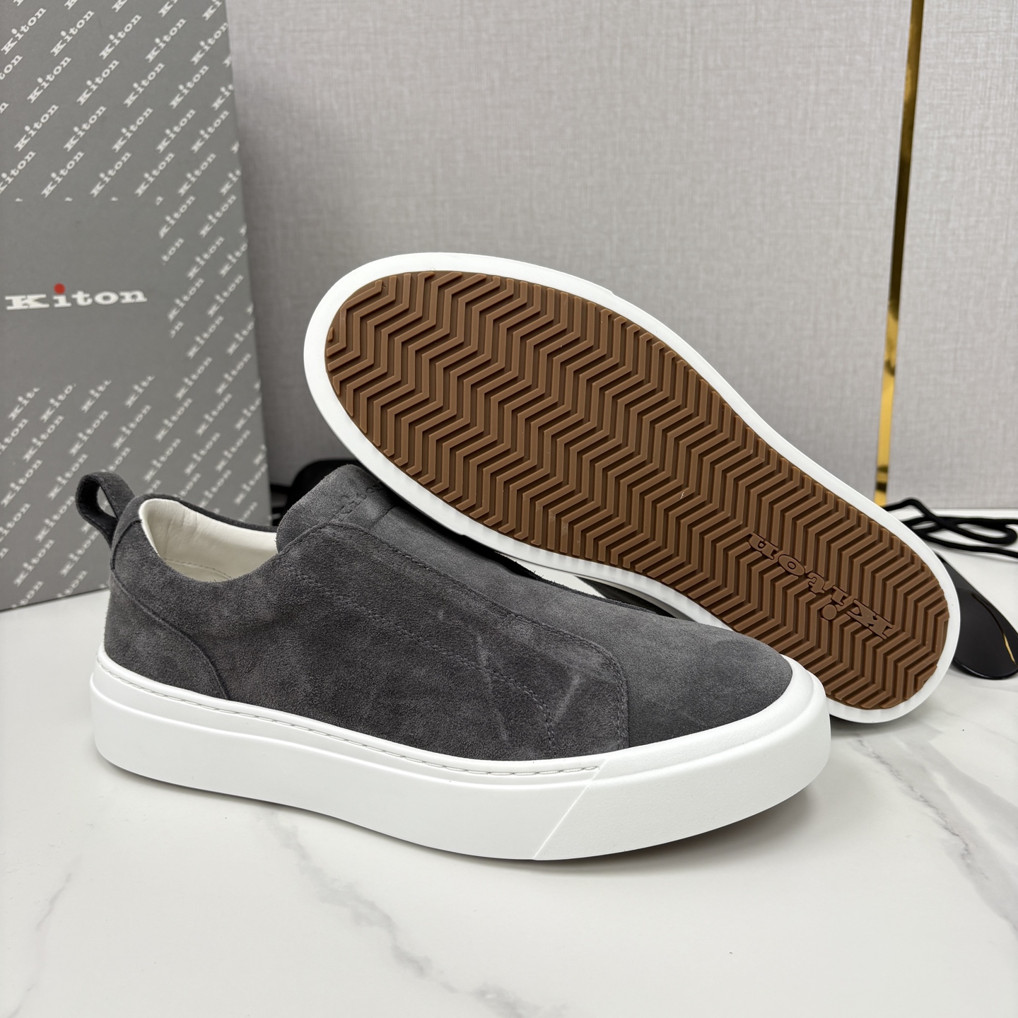 💋💍 Kito*n 新品 男士拼色厚底休闲鞋 鞋面采用高丝光磨砂牛皮+优质小牛皮的拼接设计，磨砂皮细腻软