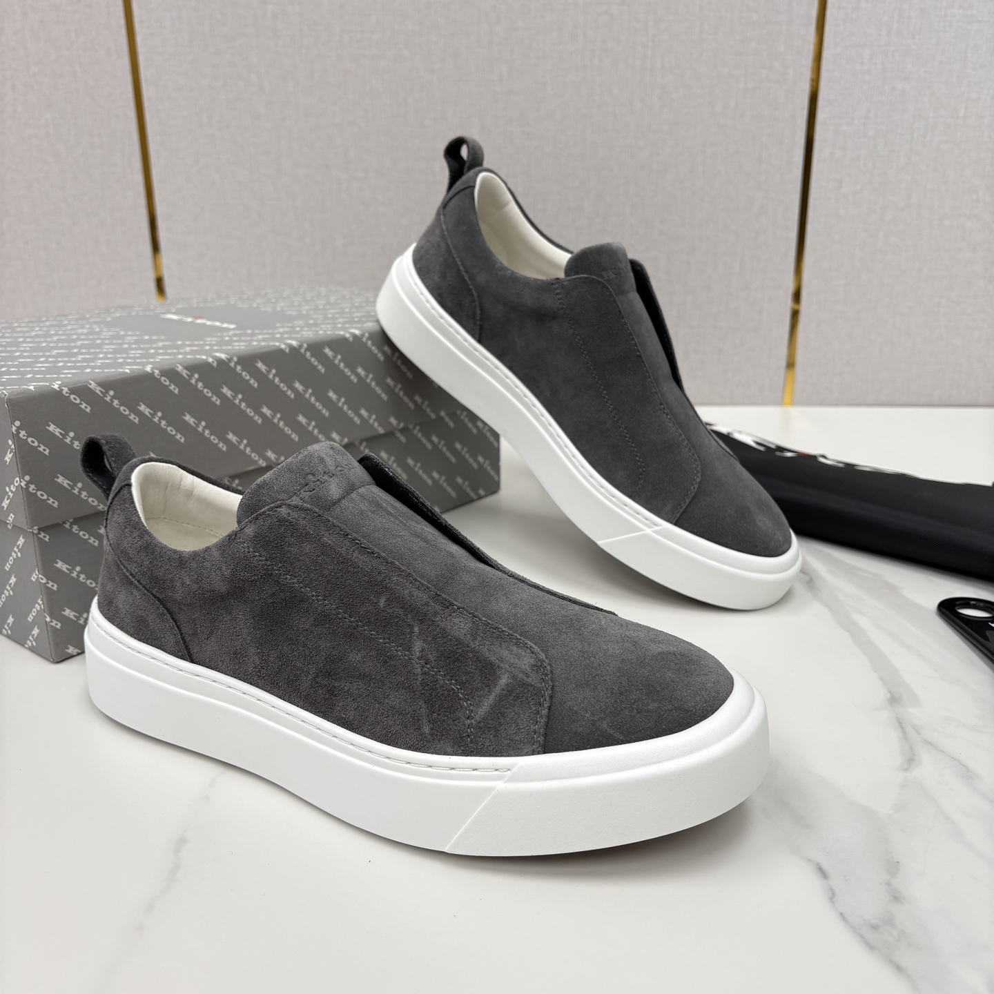 💋💍 Kito*n 新品 男士拼色厚底休闲鞋 鞋面采用高丝光磨砂牛皮+优质小牛皮的拼接设计，磨砂皮细腻软