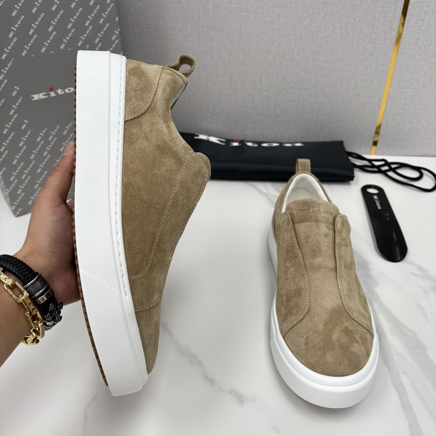 💋💍 Kito*n 新品 男士拼色厚底休闲鞋 鞋面采用高丝光磨砂牛皮+优质小牛皮的拼接设计，磨砂皮细腻软