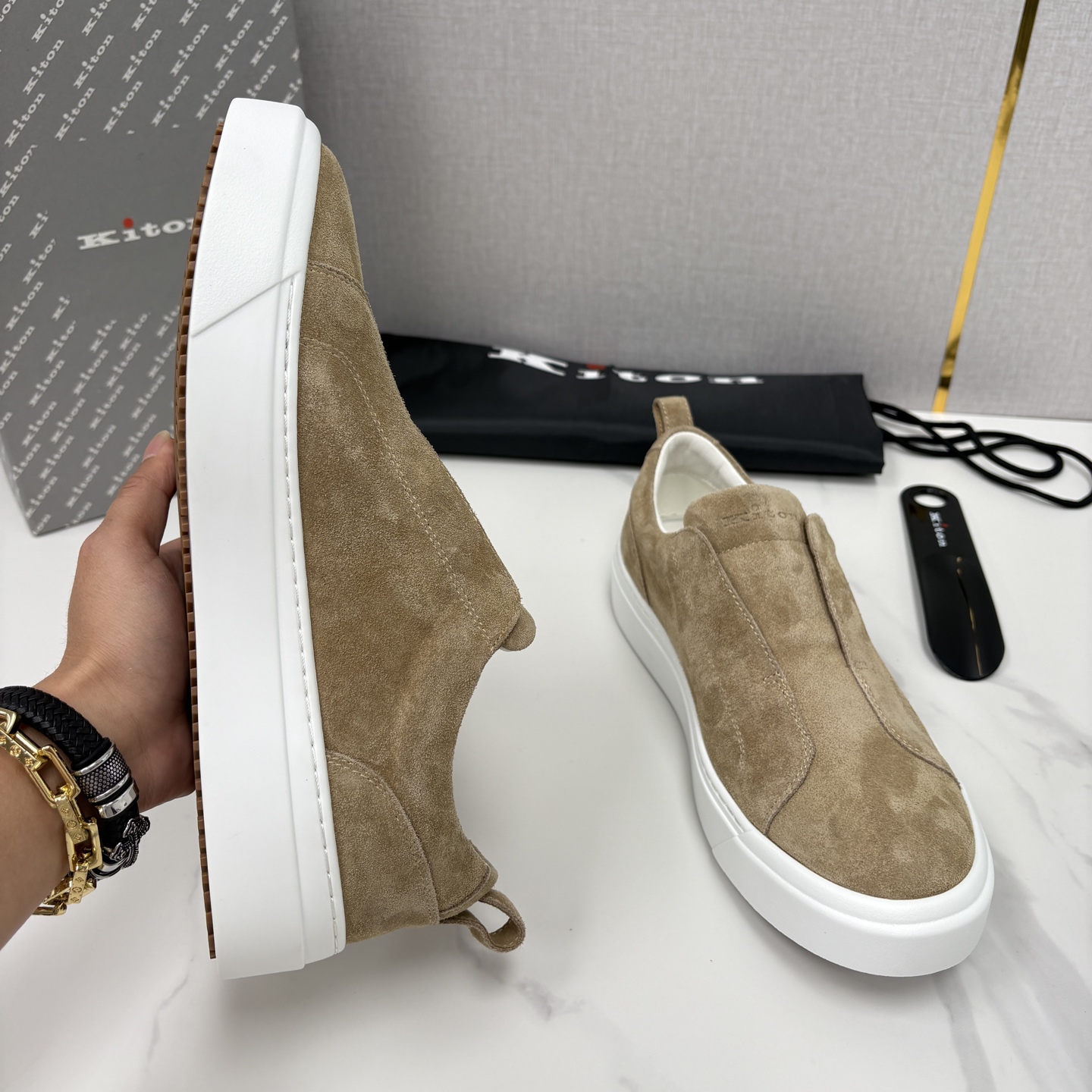 💋💍 Kito*n 新品 男士拼色厚底休闲鞋 鞋面采用高丝光磨砂牛皮+优质小牛皮的拼接设计，磨砂皮细腻软