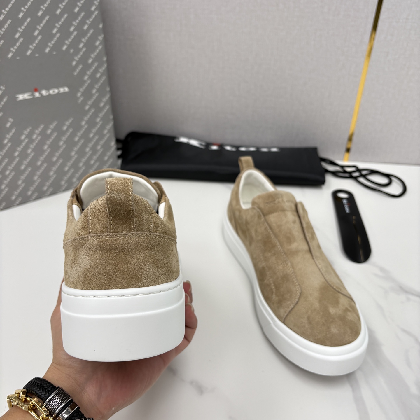 💋💍 Kito*n 新品 男士拼色厚底休闲鞋 鞋面采用高丝光磨砂牛皮+优质小牛皮的拼接设计，磨砂皮细腻软