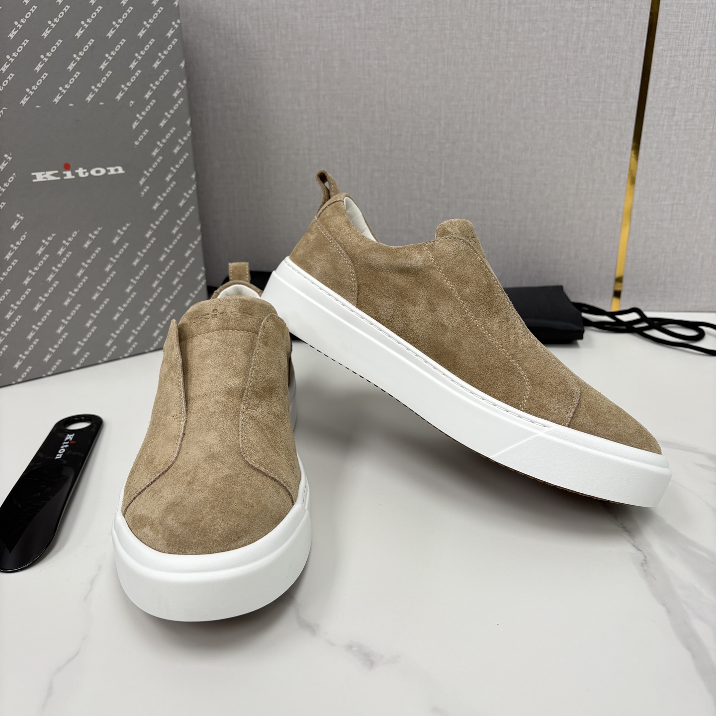 💋💍 Kito*n 新品 男士拼色厚底休闲鞋 鞋面采用高丝光磨砂牛皮+优质小牛皮的拼接设计，磨砂皮细腻软