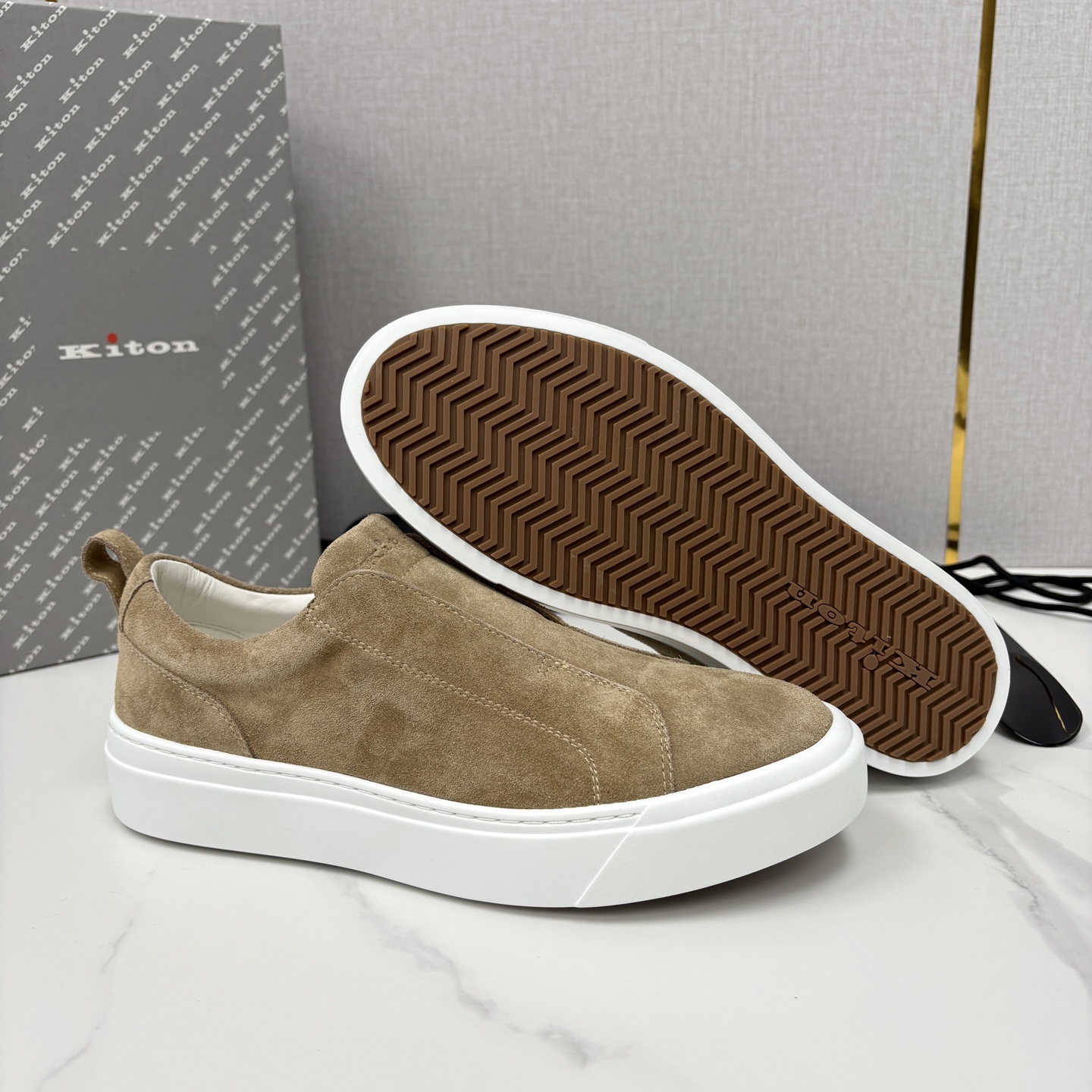 💋💍 Kito*n 新品 男士拼色厚底休闲鞋 鞋面采用高丝光磨砂牛皮+优质小牛皮的拼接设计，磨砂皮细腻软