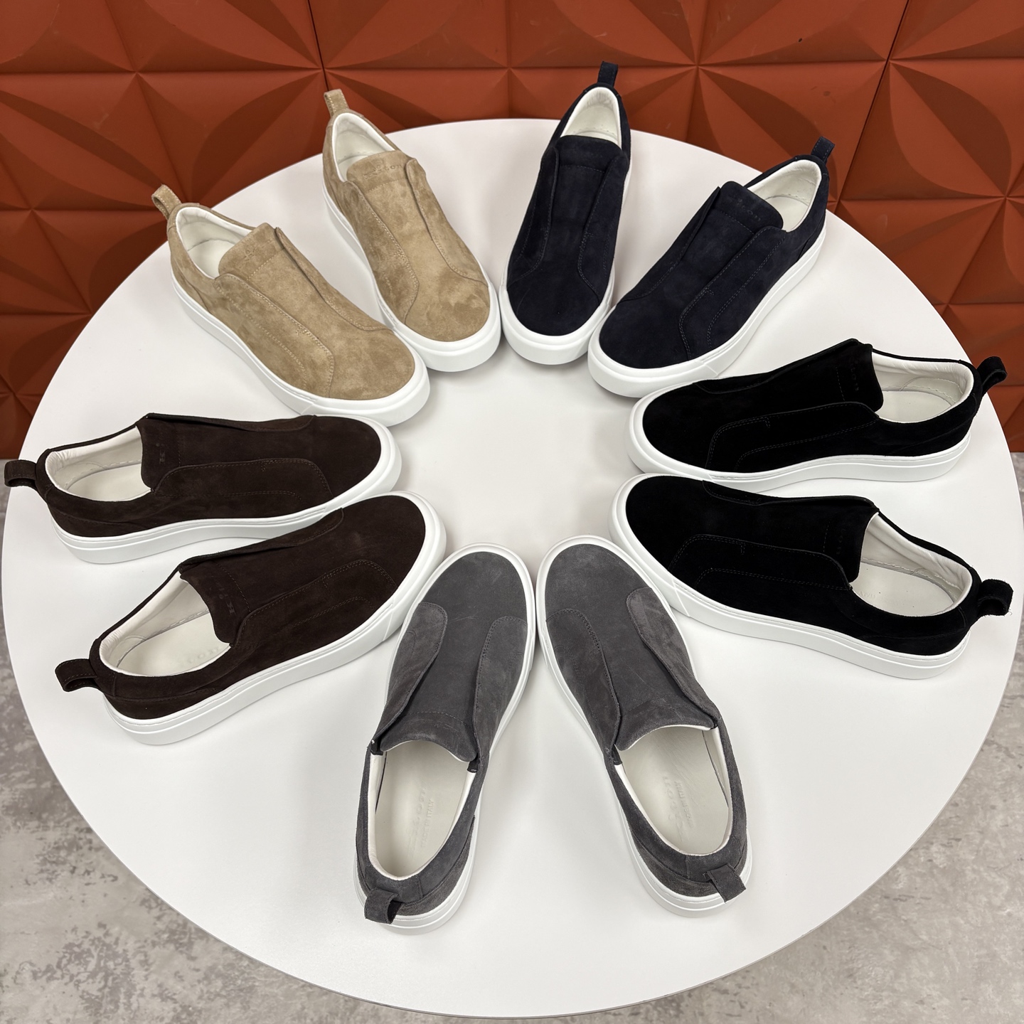 💋💍 Kito*n 新品 男士拼色厚底休闲鞋 鞋面采用高丝光磨砂牛皮+优质小牛皮的拼接设计，磨砂皮细腻软