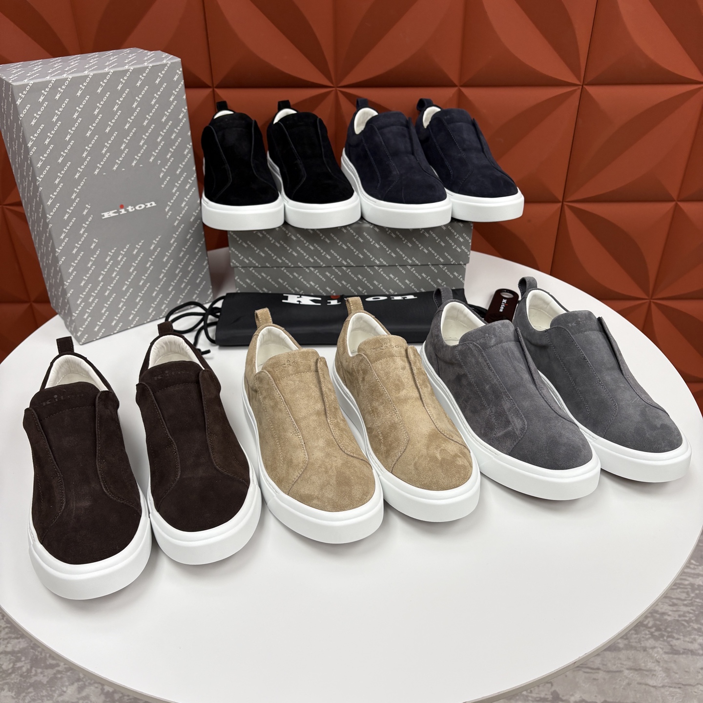 💋💍 Kito*n 新品 男士拼色厚底休闲鞋 鞋面采用高丝光磨砂牛皮+优质小牛皮的拼接设计，磨砂皮细腻软