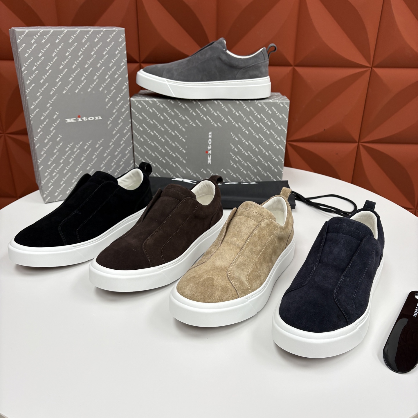 💋💍 Kito*n 新品 男士拼色厚底休闲鞋 鞋面采用高丝光磨砂牛皮+优质小牛皮的拼接设计，磨砂皮细腻软