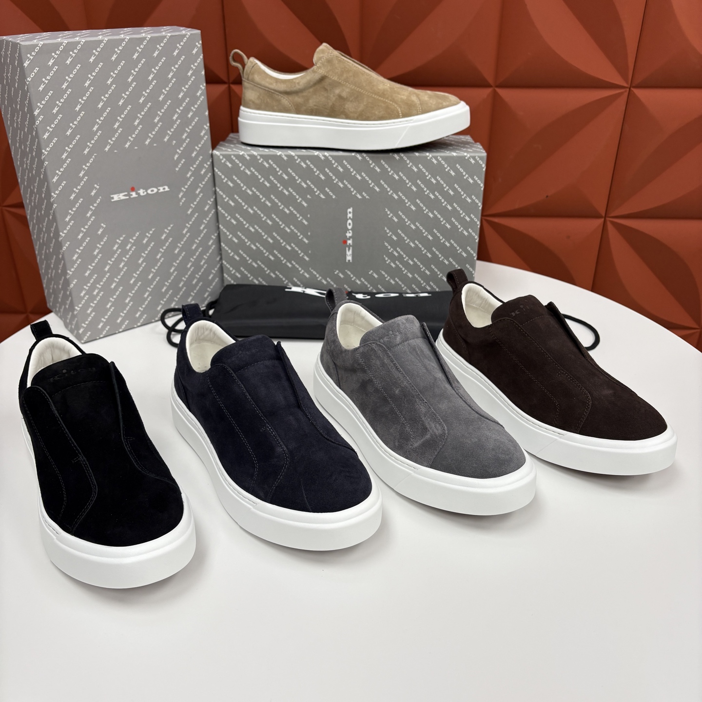 💋💍 Kito*n 新品 男士拼色厚底休闲鞋 鞋面采用高丝光磨砂牛皮+优质小牛皮的拼接设计，磨砂皮细腻软