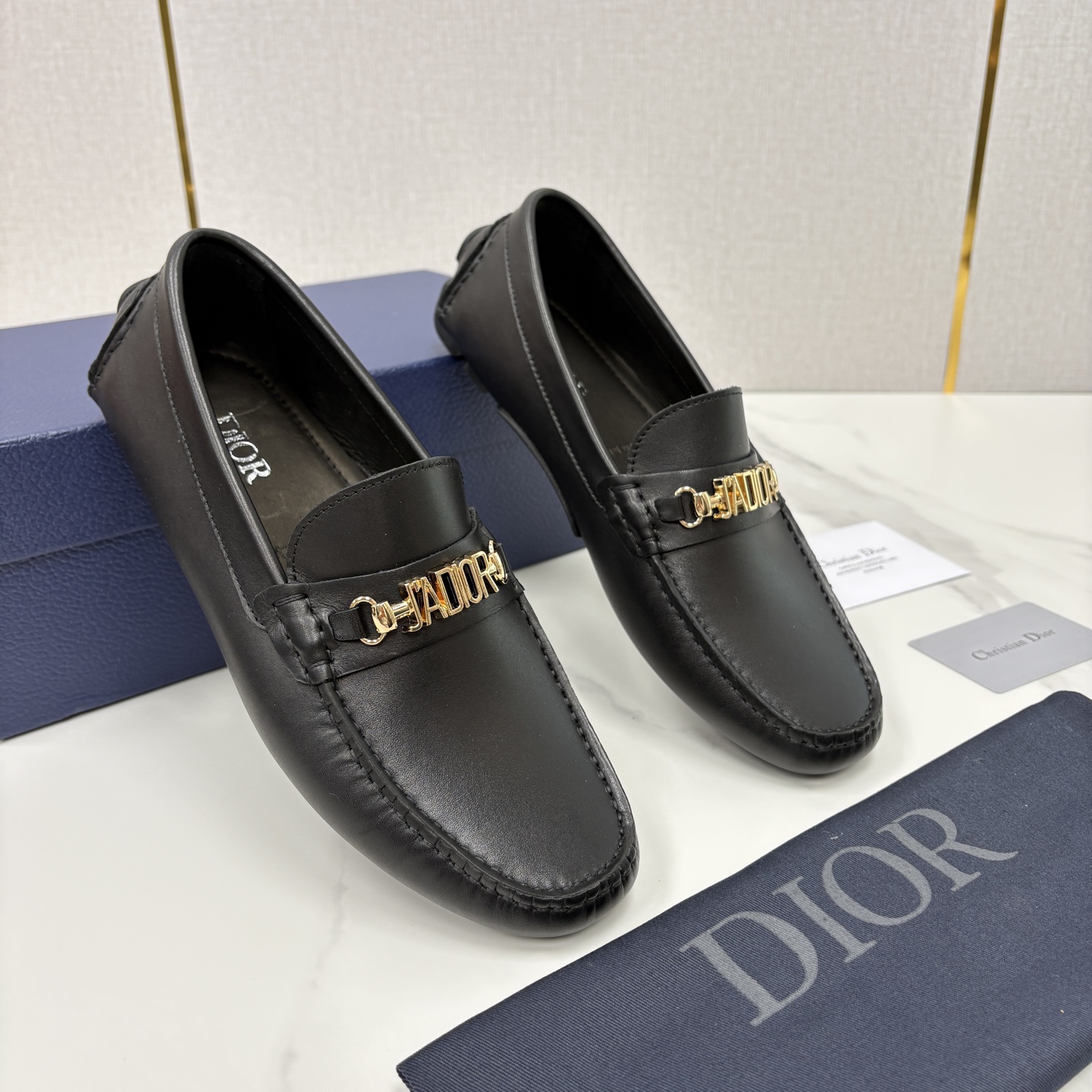 💋💍CD 迪-奥新品 男士套脚豆豆鞋 这款乐福鞋延续标志性的正装鞋履轮廓，以更加优雅的设计呈现。精致手工