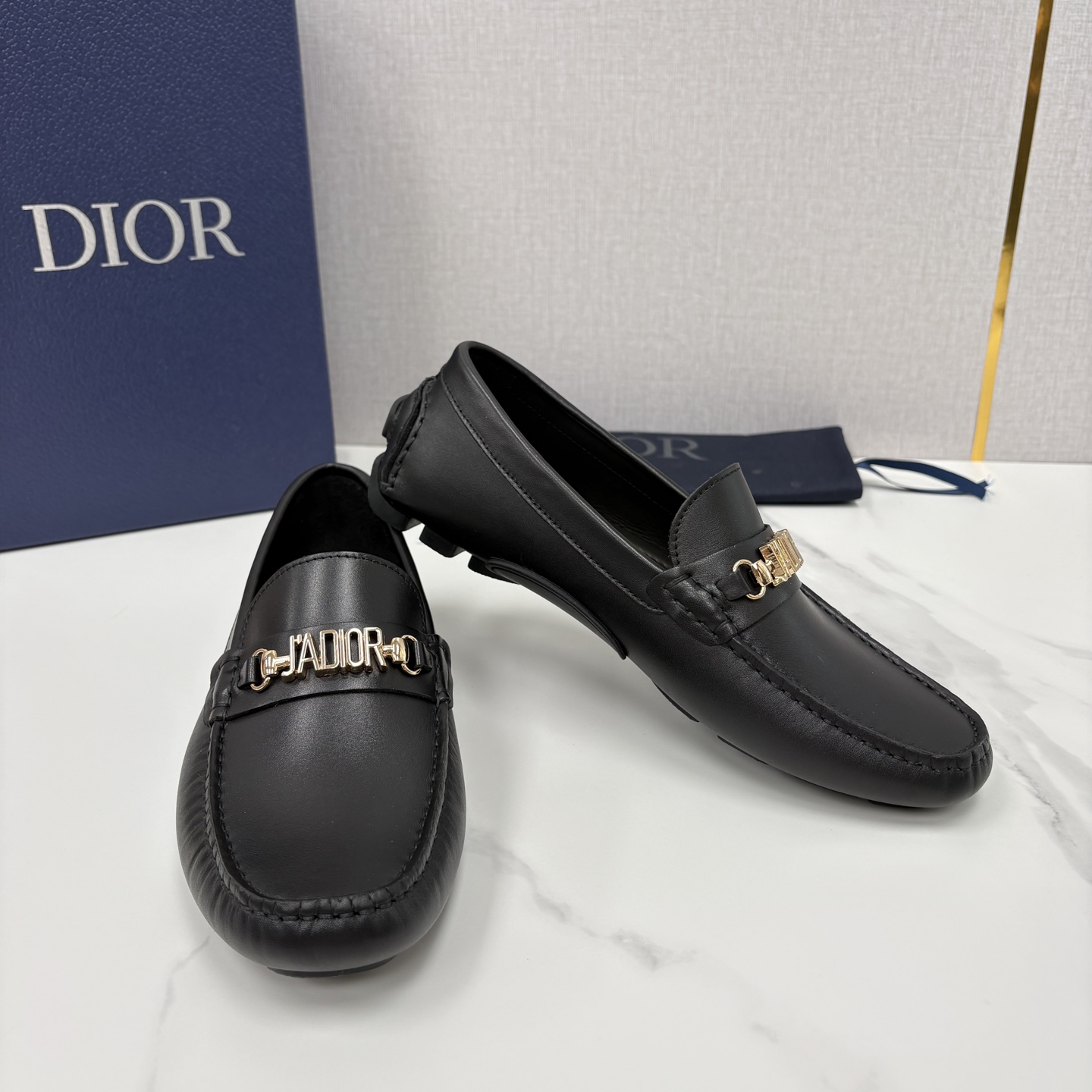 💋💍CD 迪-奥新品 男士套脚豆豆鞋 这款乐福鞋延续标志性的正装鞋履轮廓，以更加优雅的设计呈现。精致手工