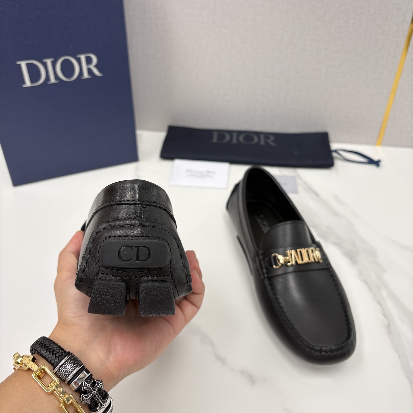 💋💍CD 迪-奥新品 男士套脚豆豆鞋 这款乐福鞋延续标志性的正装鞋履轮廓，以更加优雅的设计呈现。精致手工