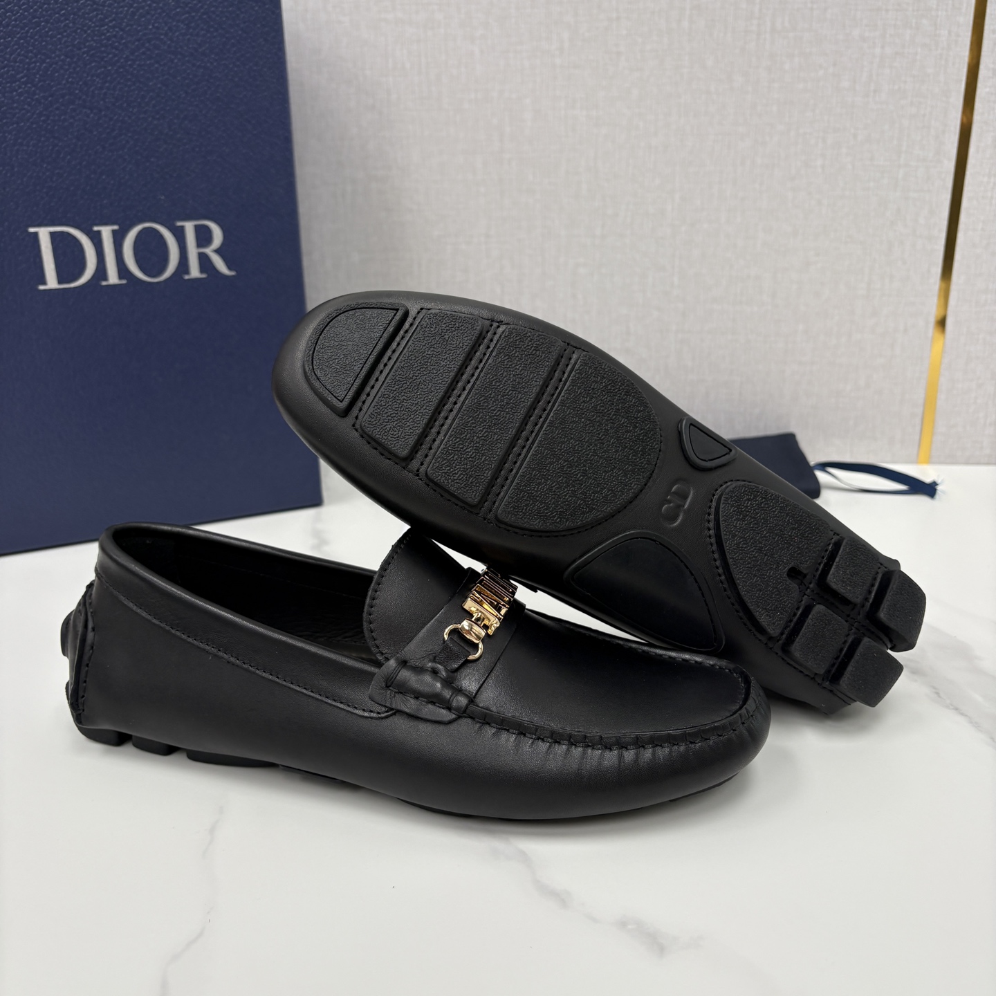 💋💍CD 迪-奥新品 男士套脚豆豆鞋 这款乐福鞋延续标志性的正装鞋履轮廓，以更加优雅的设计呈现。精致手工