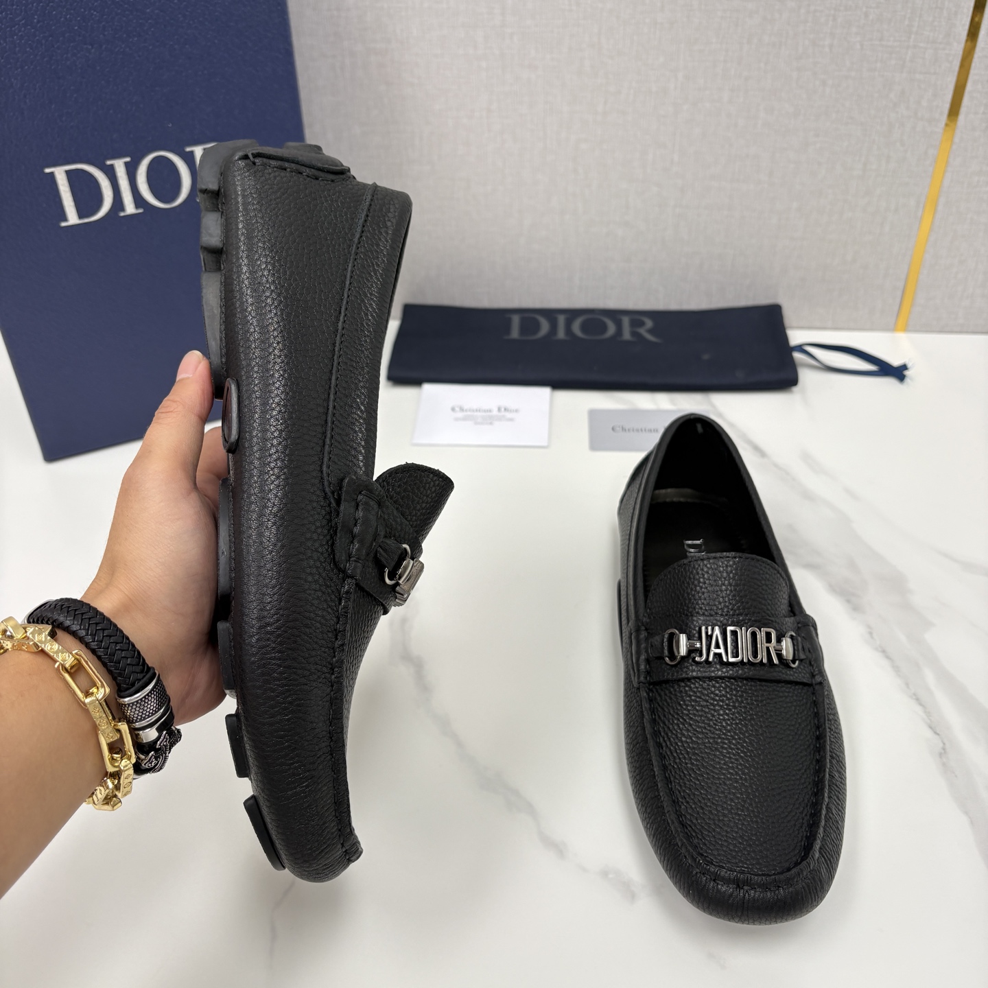 💋💍CD 迪-奥新品 男士套脚豆豆鞋 这款乐福鞋延续标志性的正装鞋履轮廓，以更加优雅的设计呈现。精致手工