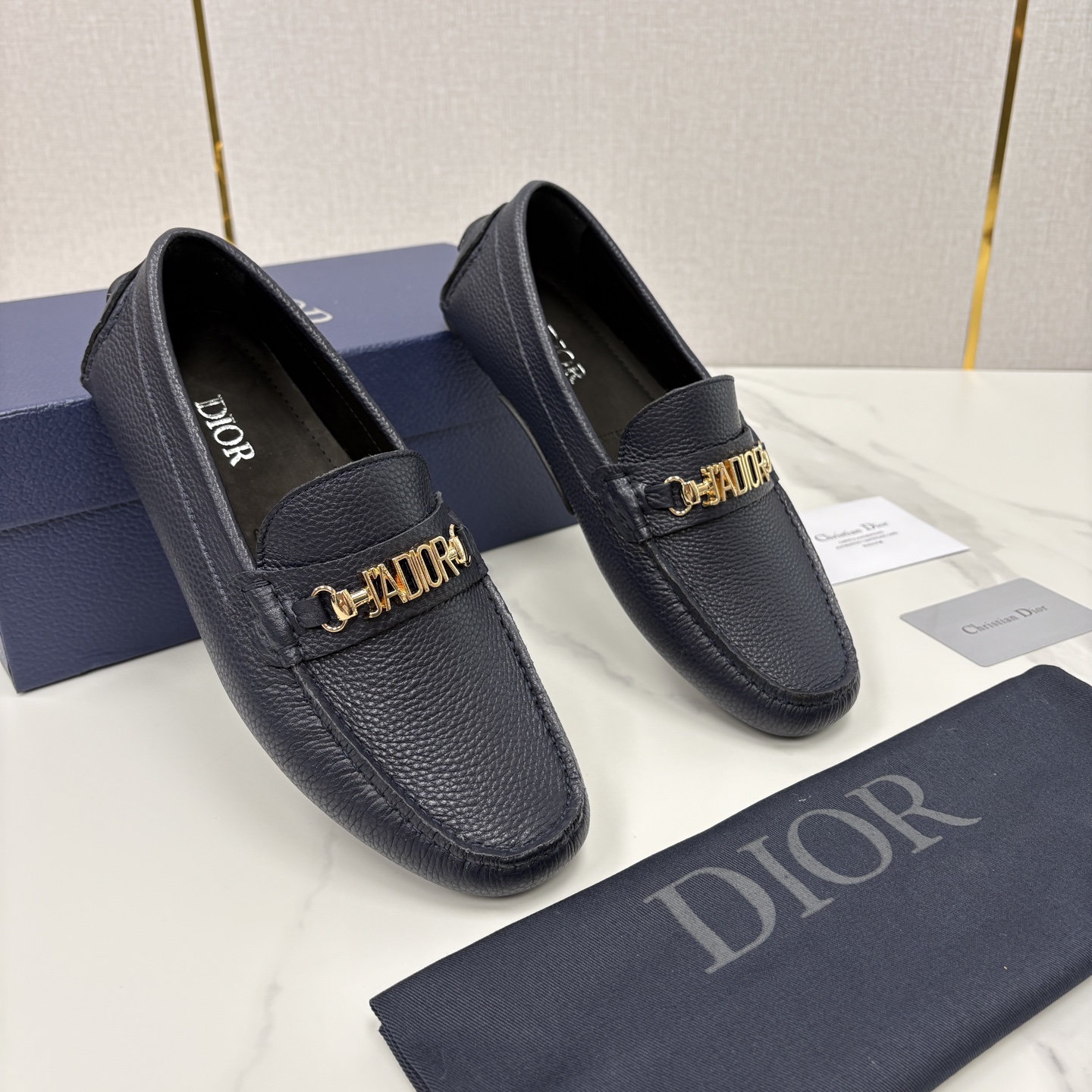 💋💍CD 迪-奥新品 男士套脚豆豆鞋 这款乐福鞋延续标志性的正装鞋履轮廓，以更加优雅的设计呈现。精致手工