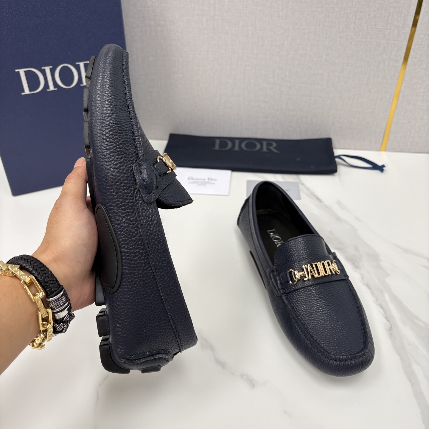 💋💍CD 迪-奥新品 男士套脚豆豆鞋 这款乐福鞋延续标志性的正装鞋履轮廓，以更加优雅的设计呈现。精致手工