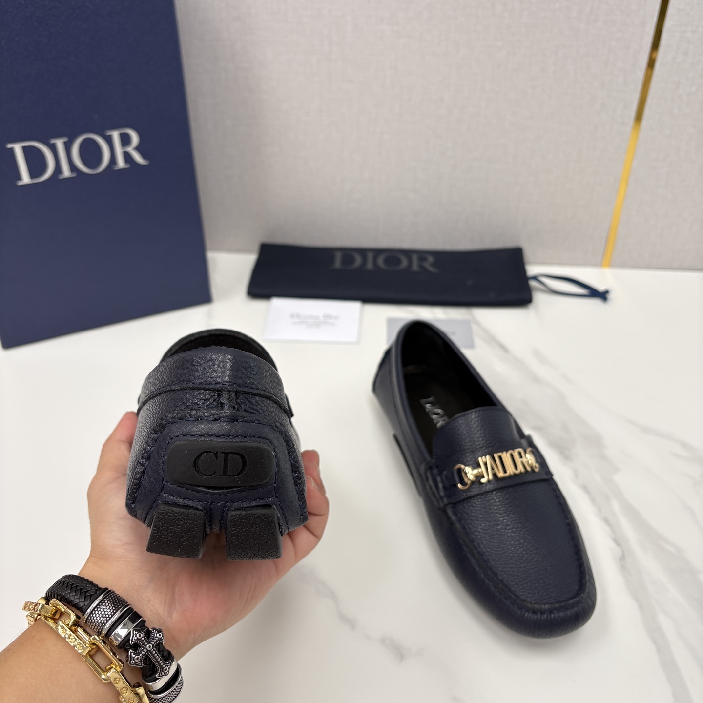 💋💍CD 迪-奥新品 男士套脚豆豆鞋 这款乐福鞋延续标志性的正装鞋履轮廓，以更加优雅的设计呈现。精致手工