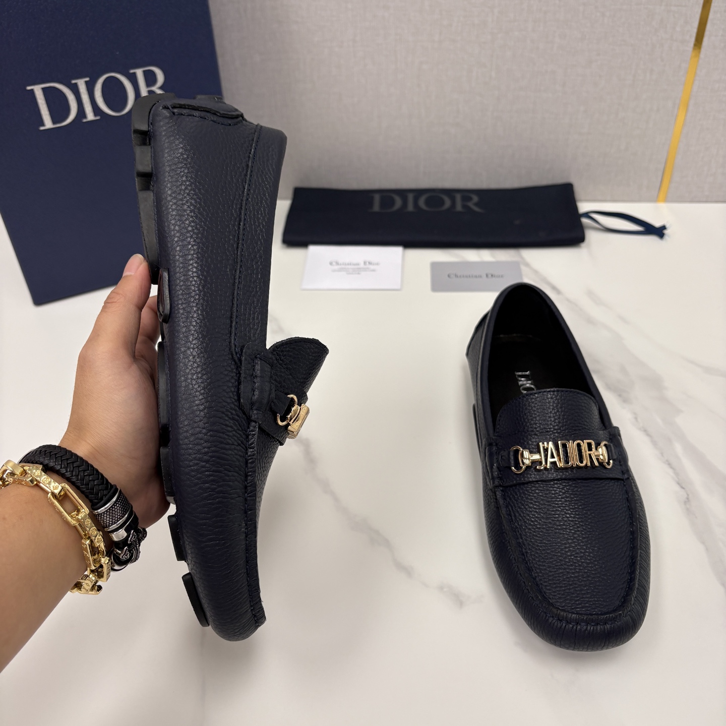 💋💍CD 迪-奥新品 男士套脚豆豆鞋 这款乐福鞋延续标志性的正装鞋履轮廓，以更加优雅的设计呈现。精致手工
