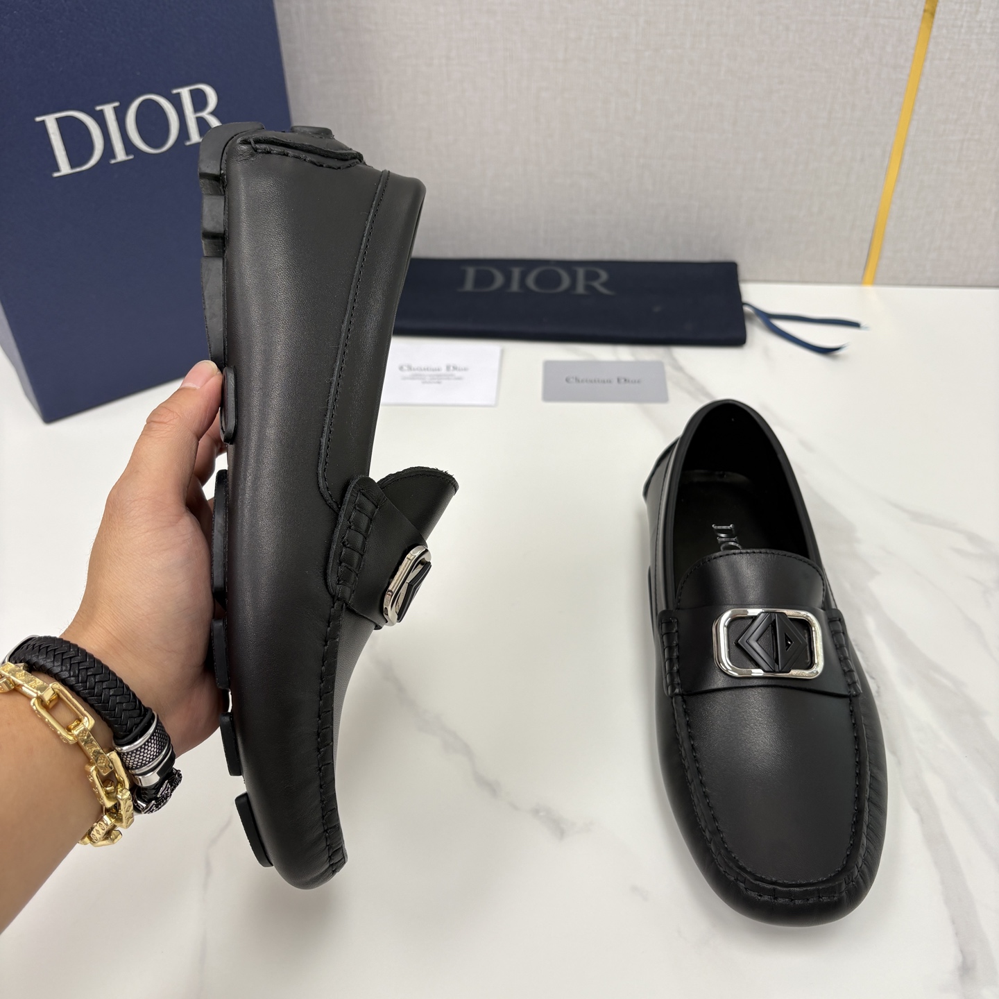 💋💍CD 迪-奥新品 男士套脚豆豆鞋 这款乐福鞋延续标志性的正装鞋履轮廓，以更加优雅的设计呈现。精致手工