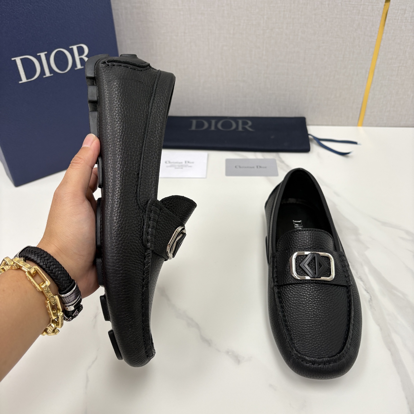 💋💍CD 迪-奥新品 男士套脚豆豆鞋 这款乐福鞋延续标志性的正装鞋履轮廓，以更加优雅的设计呈现。精致手工