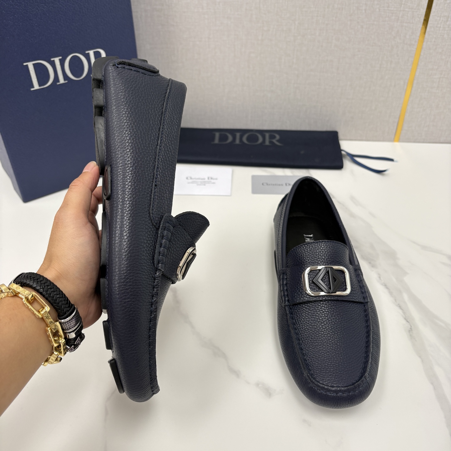 💋💍CD 迪-奥新品 男士套脚豆豆鞋 这款乐福鞋延续标志性的正装鞋履轮廓，以更加优雅的设计呈现。精致手工