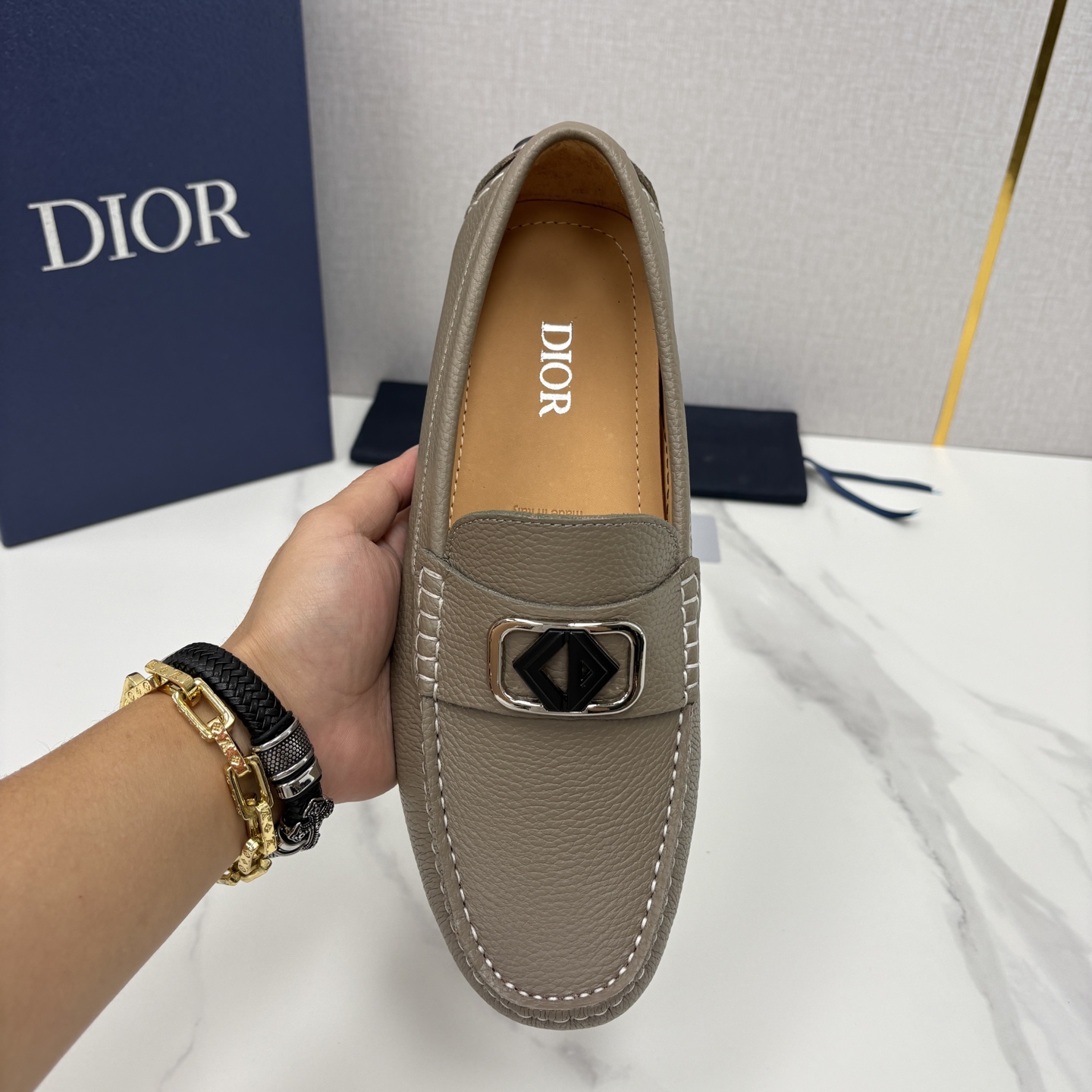 💋💍CD 迪-奥新品 男士套脚豆豆鞋 这款乐福鞋延续标志性的正装鞋履轮廓，以更加优雅的设计呈现。精致手工