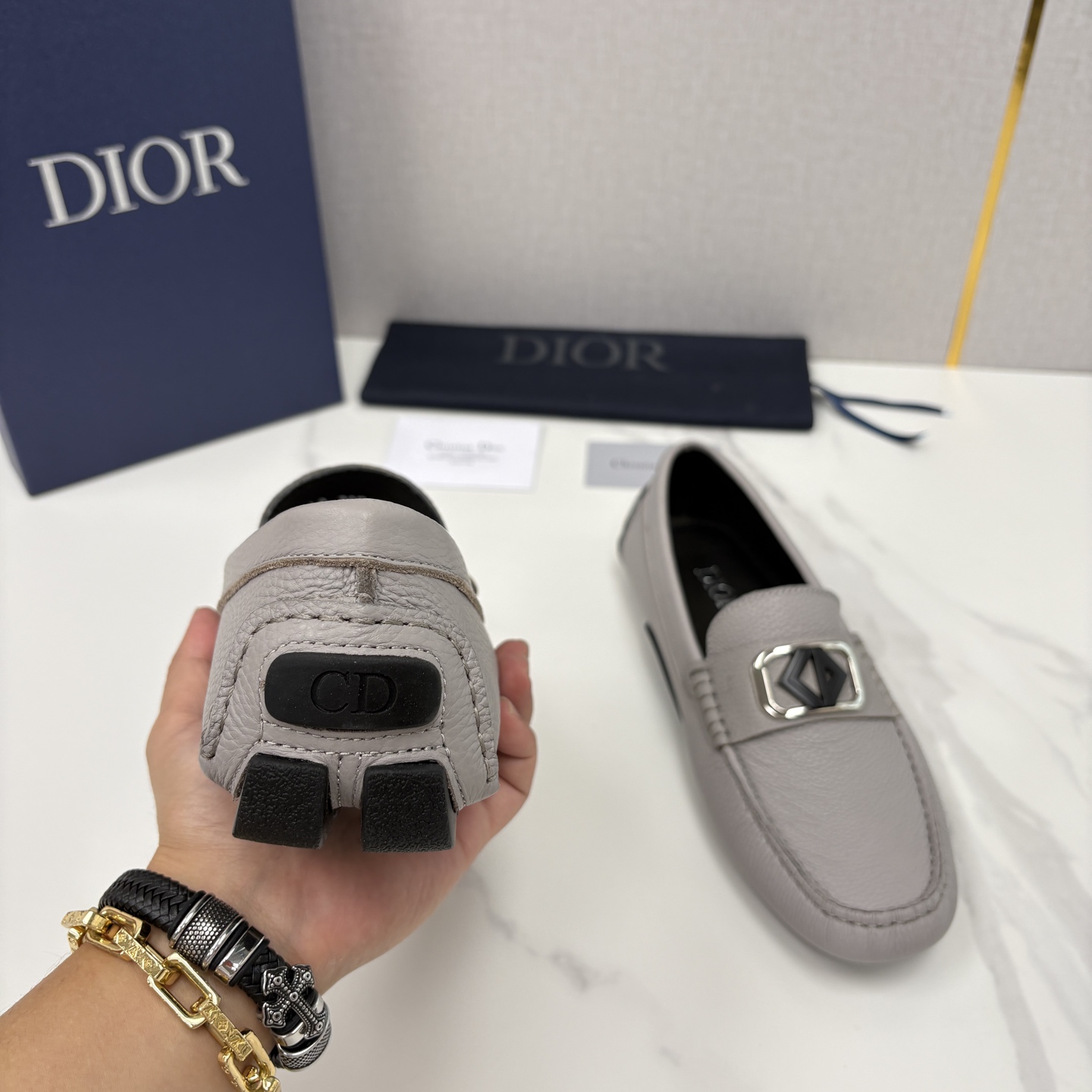 💋💍CD 迪-奥新品 男士套脚豆豆鞋 这款乐福鞋延续标志性的正装鞋履轮廓，以更加优雅的设计呈现。精致手工
