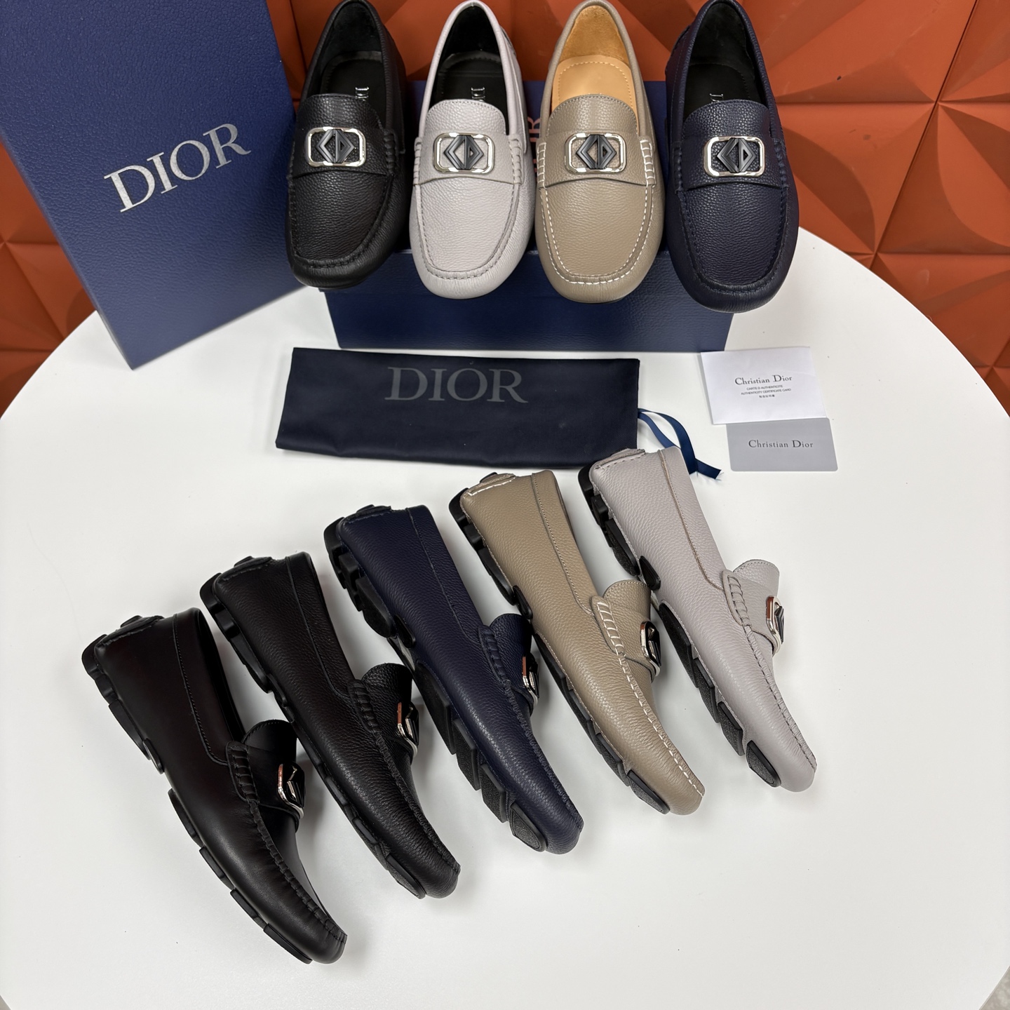 💋💍CD 迪-奥新品 男士套脚豆豆鞋 这款乐福鞋延续标志性的正装鞋履轮廓，以更加优雅的设计呈现。精致手工