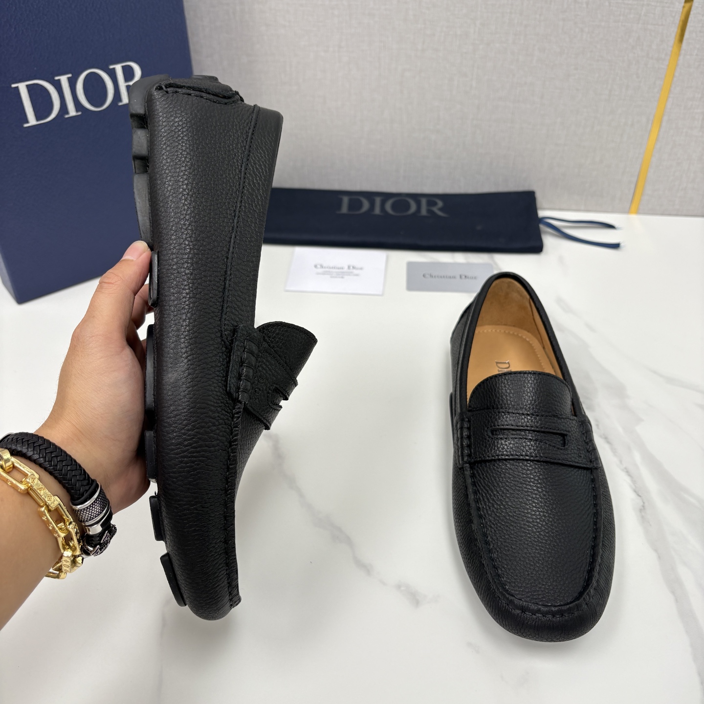 💋💍CD 迪-奥新品 男士套脚豆豆鞋 这款乐福鞋延续标志性的正装鞋履轮廓，以更加优雅的设计呈现。精致手工