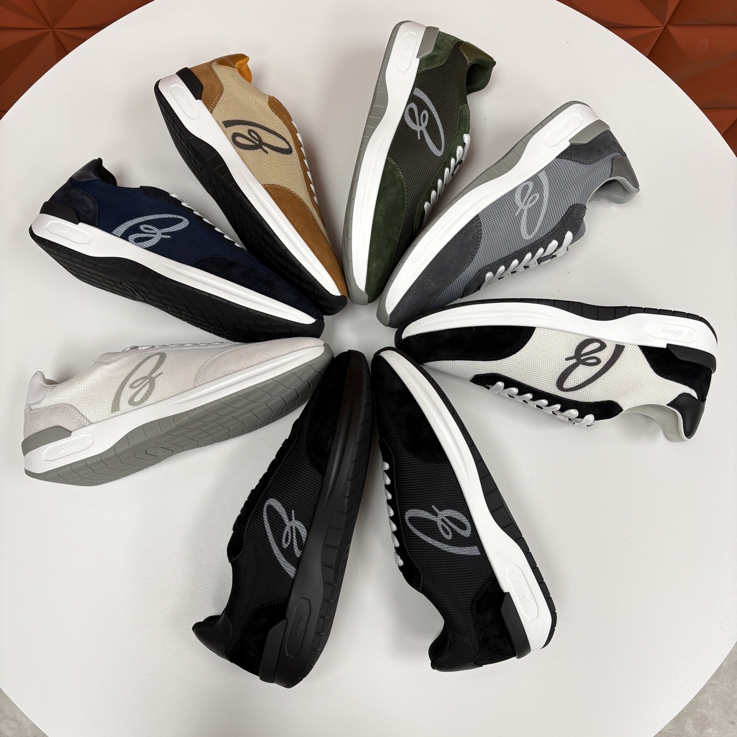 💋💍 Brion* （布里-奥尼） 男士新款轻奢休闲运动鞋 该品牌于1945年创立于意大利罗马的男装奢侈