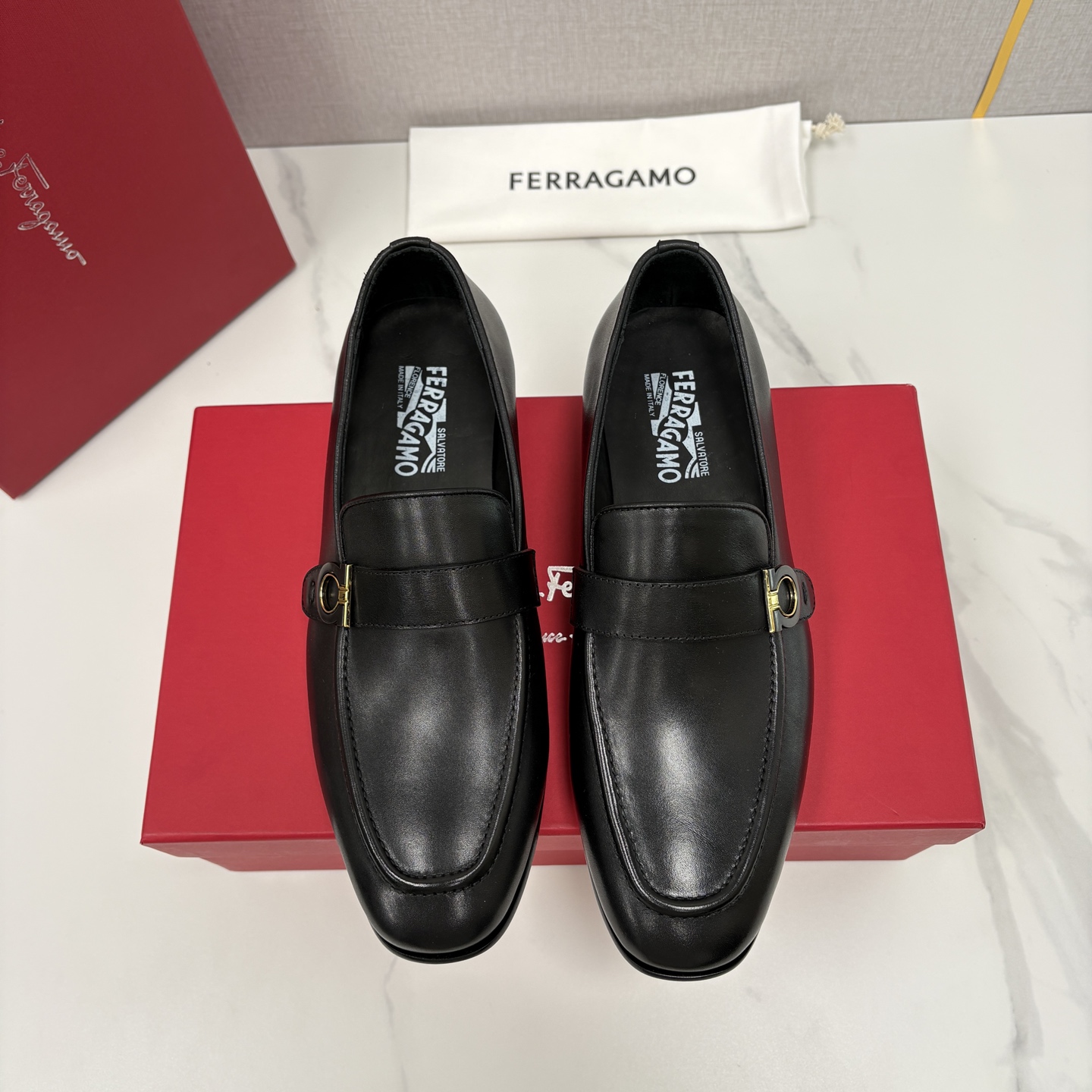 💋💍 SF 菲拉** 专柜同步新款 男士便鞋 可休闲可正装莫卡辛乐福皮鞋 经典造型体现正装时髦魅力，全新