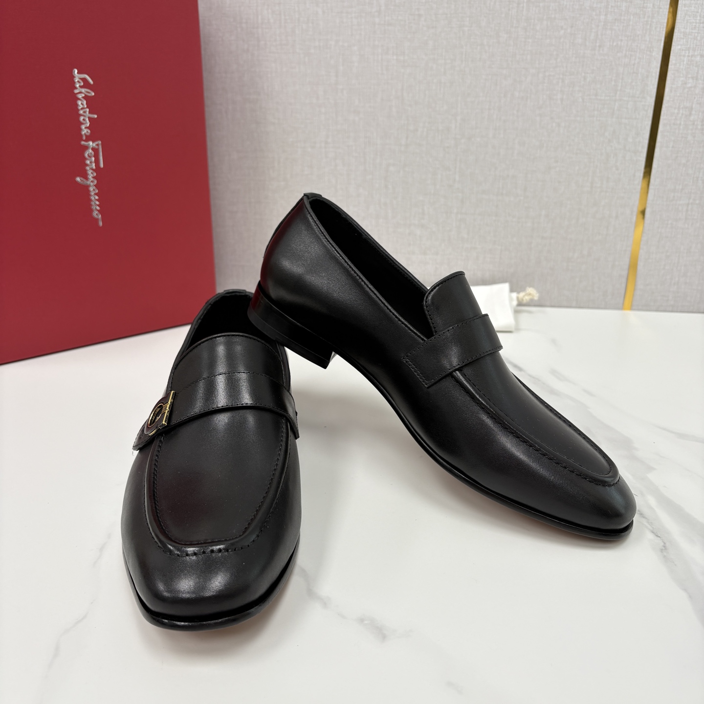 💋💍 SF 菲拉** 专柜同步新款 男士便鞋 可休闲可正装莫卡辛乐福皮鞋 经典造型体现正装时髦魅力，全新