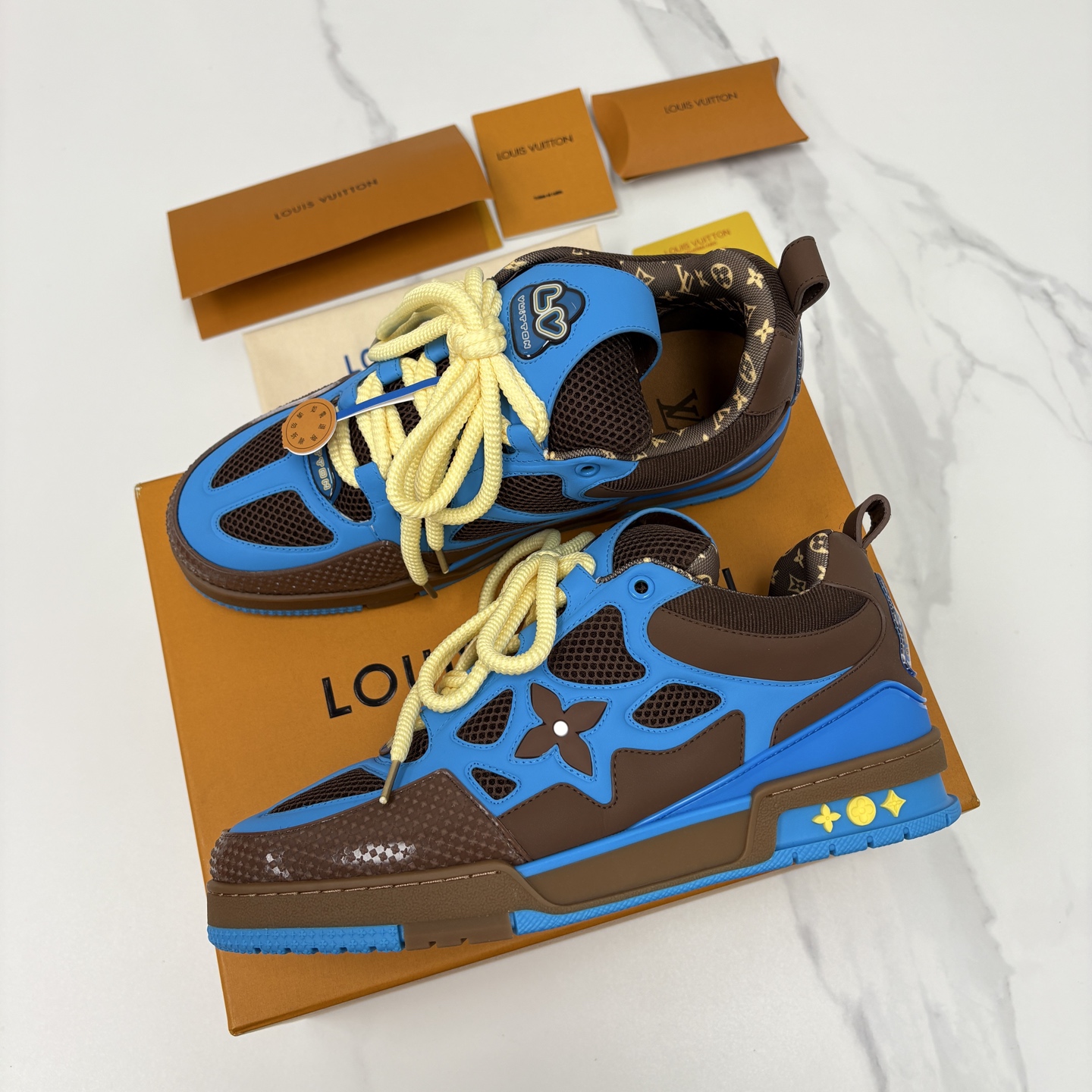 💋💍L家新品 SKATE 复古情侣款运动鞋面包鞋 官方 11,100 本款 L*V Skate 运动鞋以