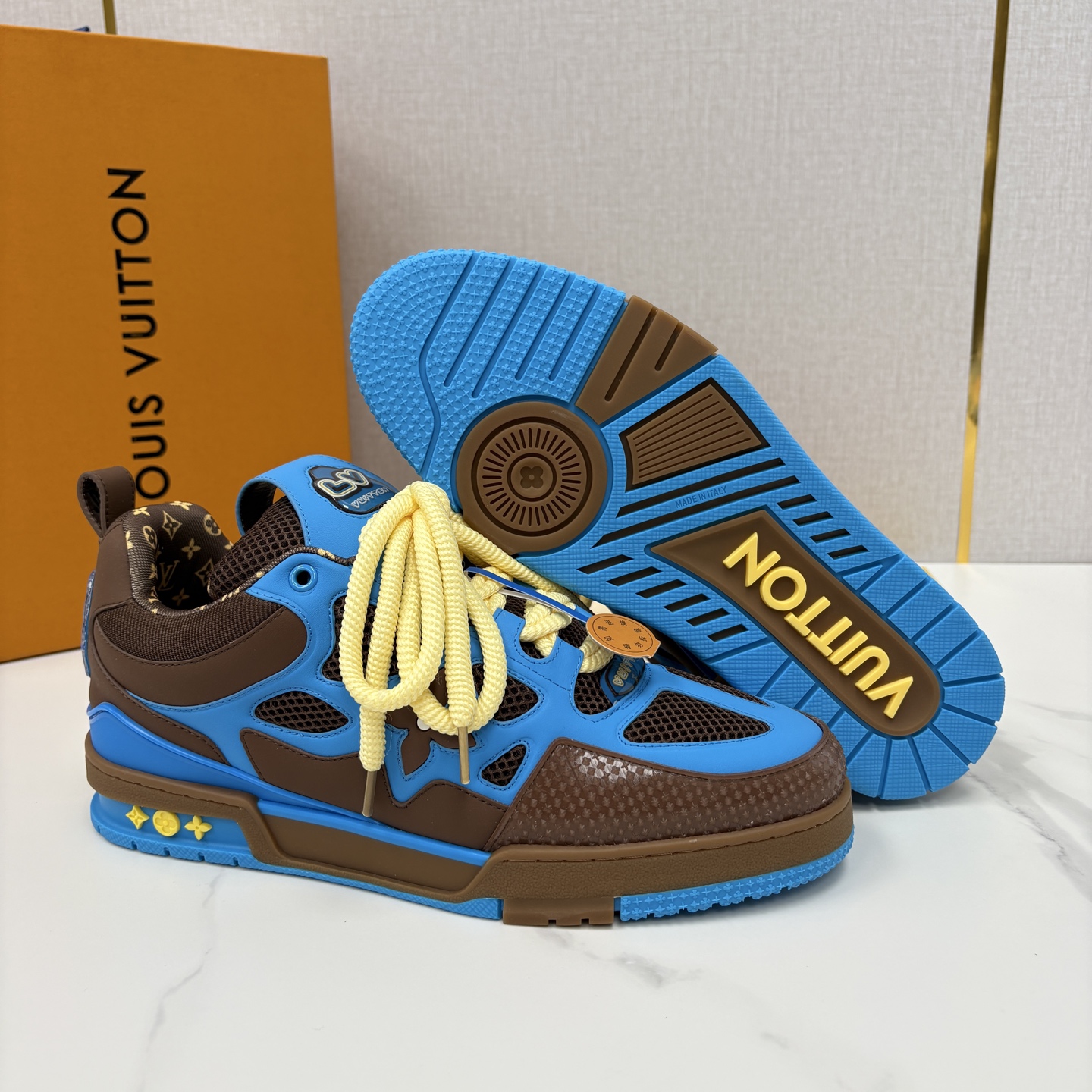 💋💍L家新品 SKATE 复古情侣款运动鞋面包鞋 官方 11,100 本款 L*V Skate 运动鞋以