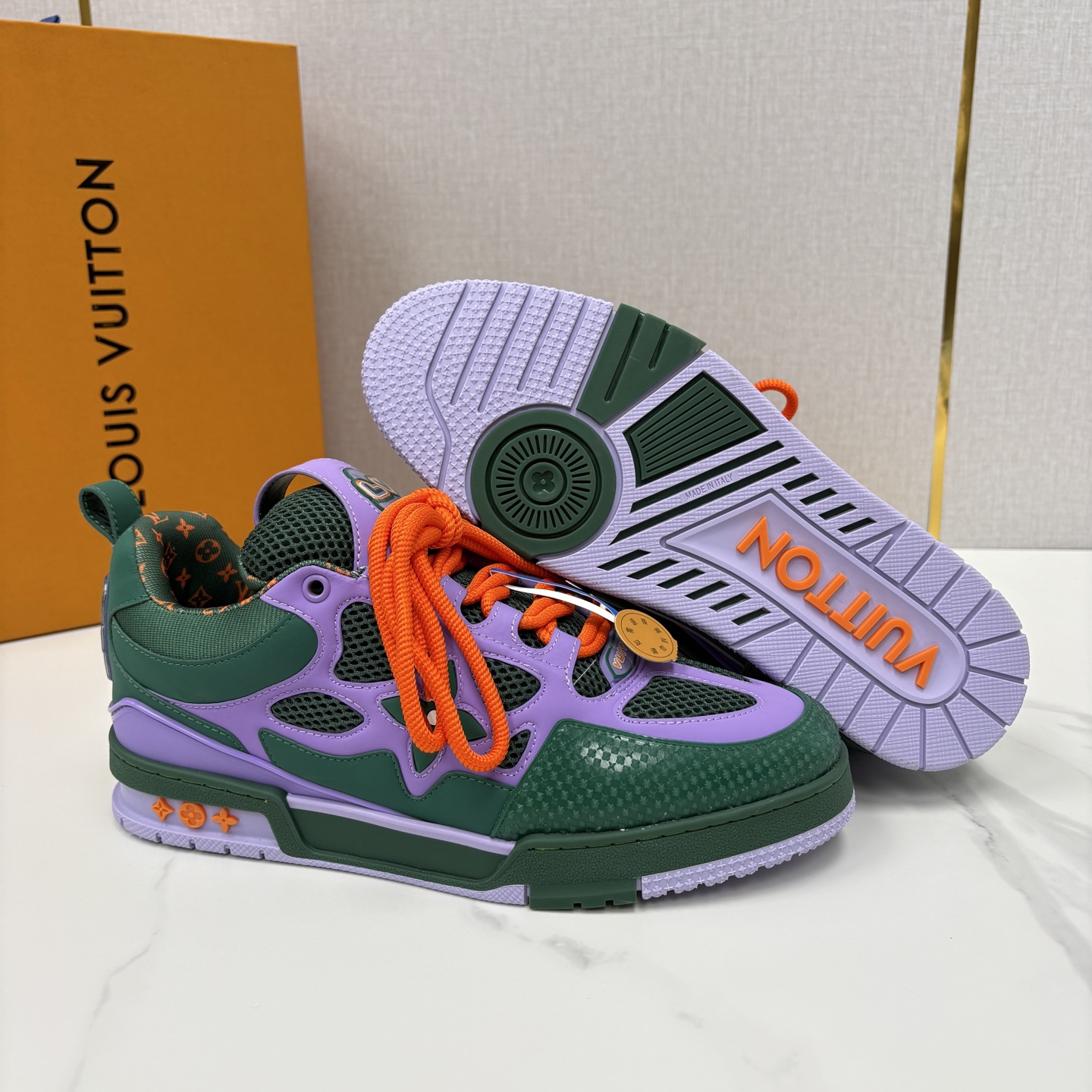 💋💍L家新品 SKATE 复古情侣款运动鞋面包鞋 官方 11,100 本款 L*V Skate 运动鞋以