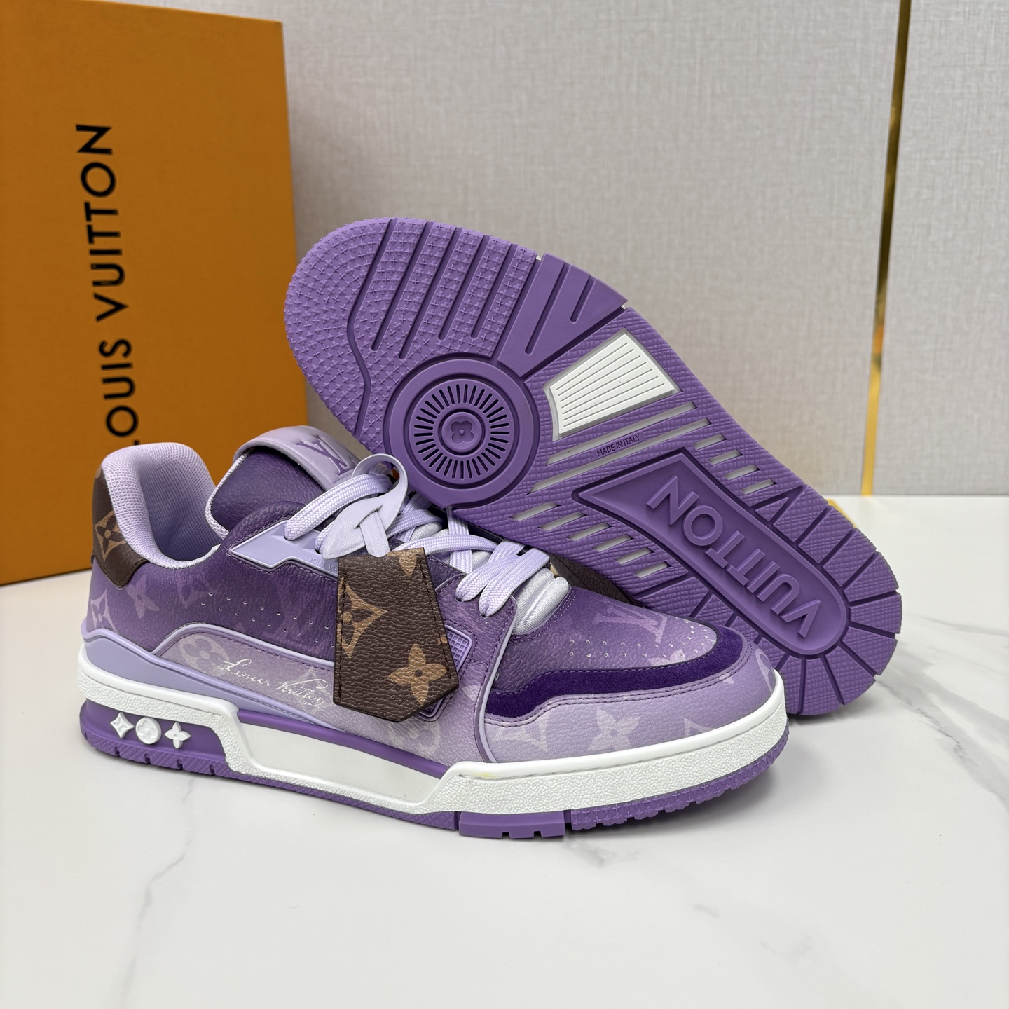 💋💍L家新品 情侣款 👫 L*V TRAINER 系列运动鞋 官方 10,300 Virgi* Ablo