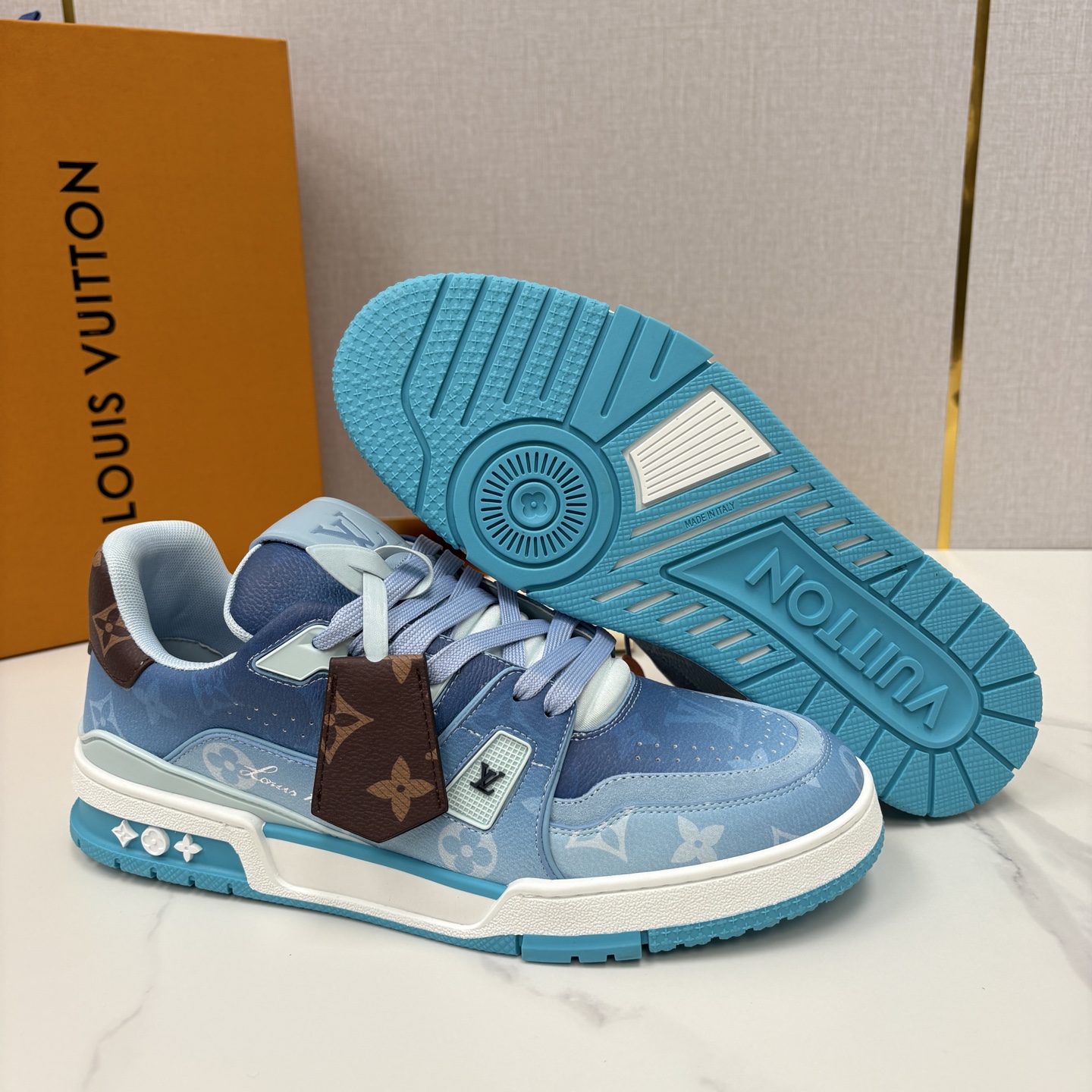 💋💍L家新品 情侣款 👫 L*V TRAINER 系列运动鞋 官方 10,300 Virgi* Ablo