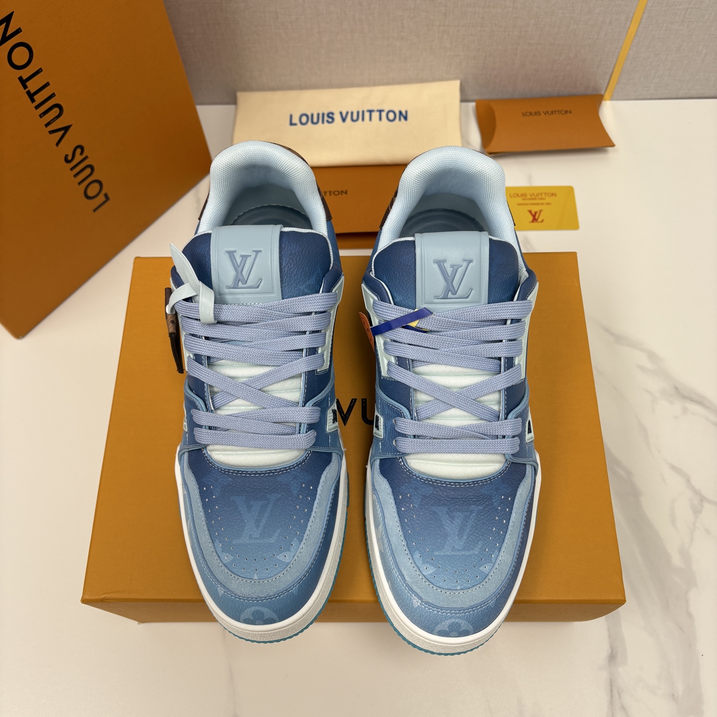 💋💍L家新品 情侣款 👫 L*V TRAINER 系列运动鞋 官方 10,300 Virgi* Ablo