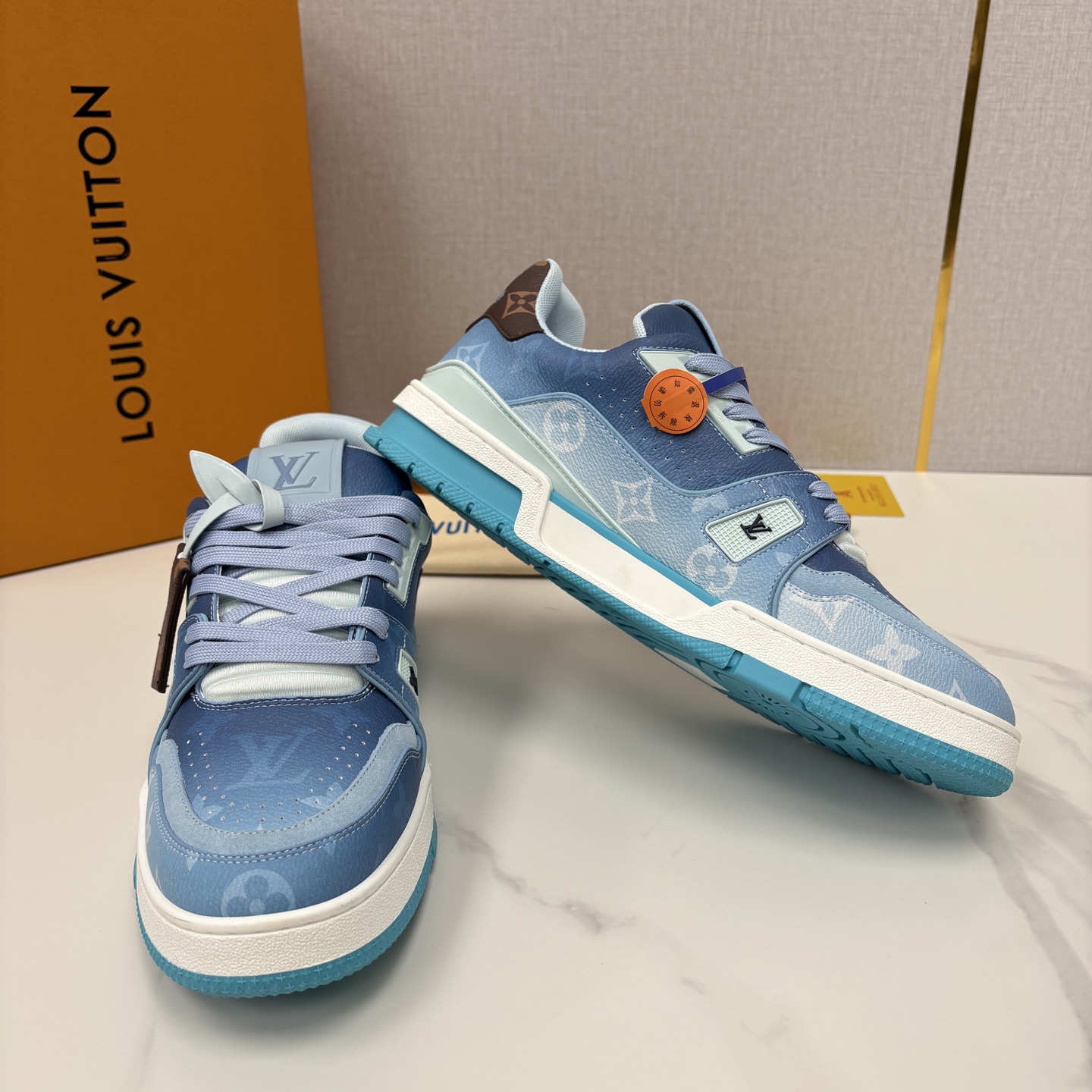 💋💍L家新品 情侣款 👫 L*V TRAINER 系列运动鞋 官方 10,300 Virgi* Ablo