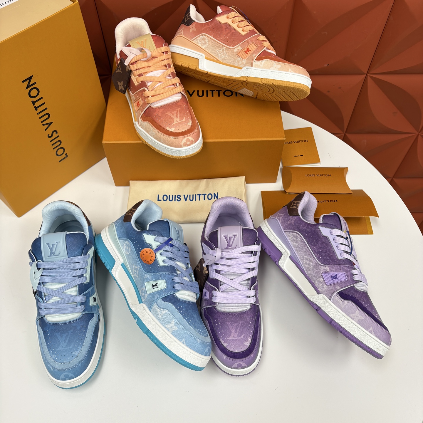 💋💍L家新品 情侣款 👫 L*V TRAINER 系列运动鞋 官方 10,300 Virgi* Ablo