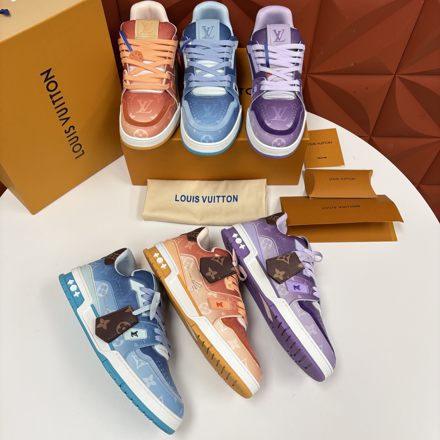 💋💍L家新品 情侣款 👫 L*V TRAINER 系列运动鞋 官方 10,300 Virgi* Ablo