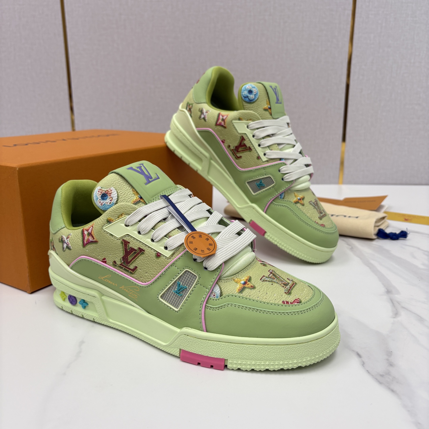 💋💍L家新品 情侣款 👫 L*V TRAINER 系列运动鞋 官方 10,300 Virgi* Ablo