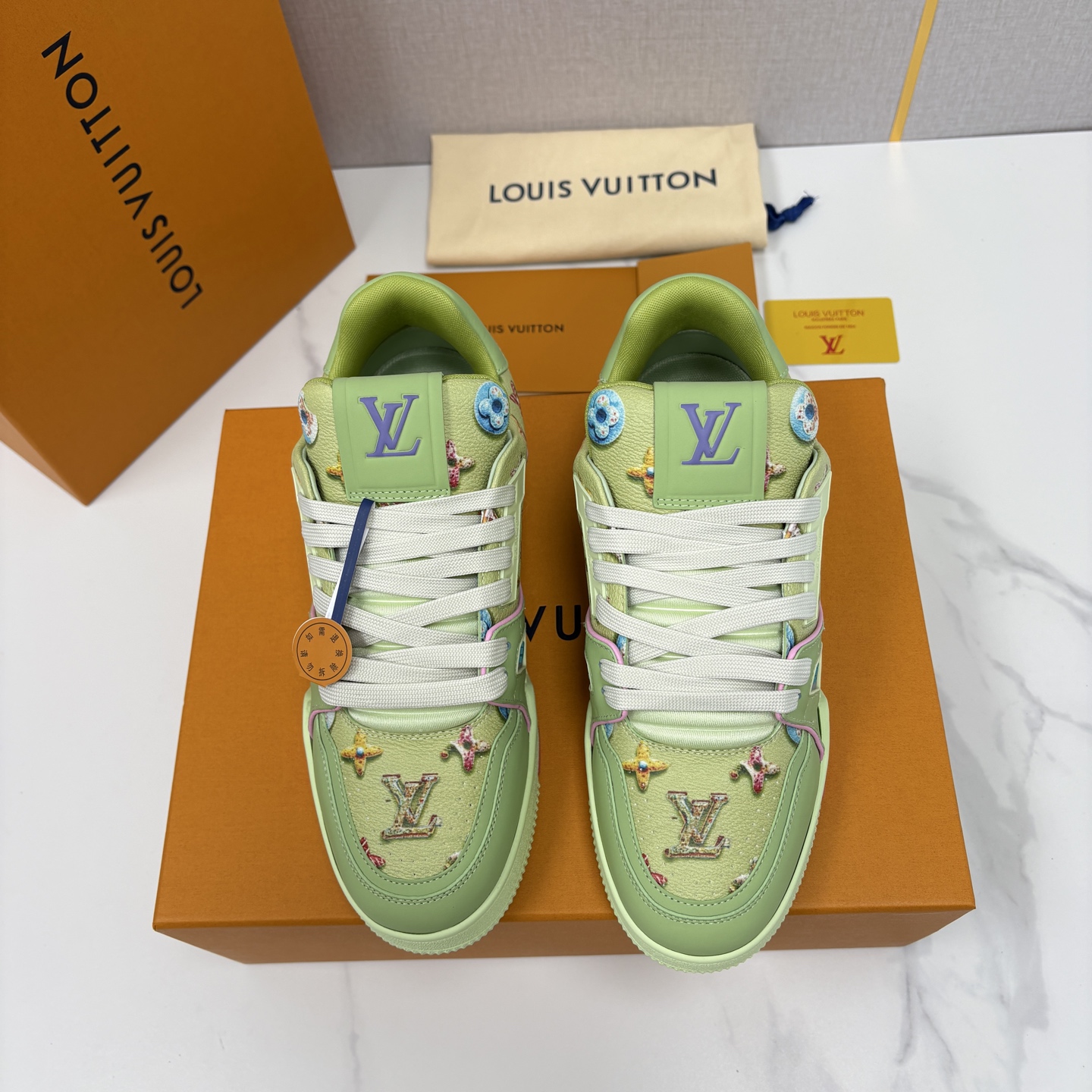 💋💍L家新品 情侣款 👫 L*V TRAINER 系列运动鞋 官方 10,300 Virgi* Ablo