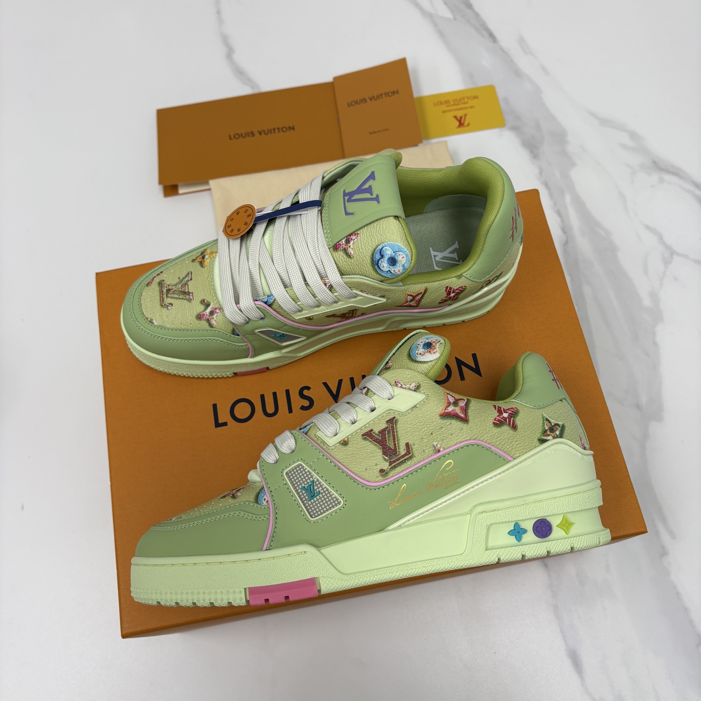 💋💍L家新品 情侣款 👫 L*V TRAINER 系列运动鞋 官方 10,300 Virgi* Ablo