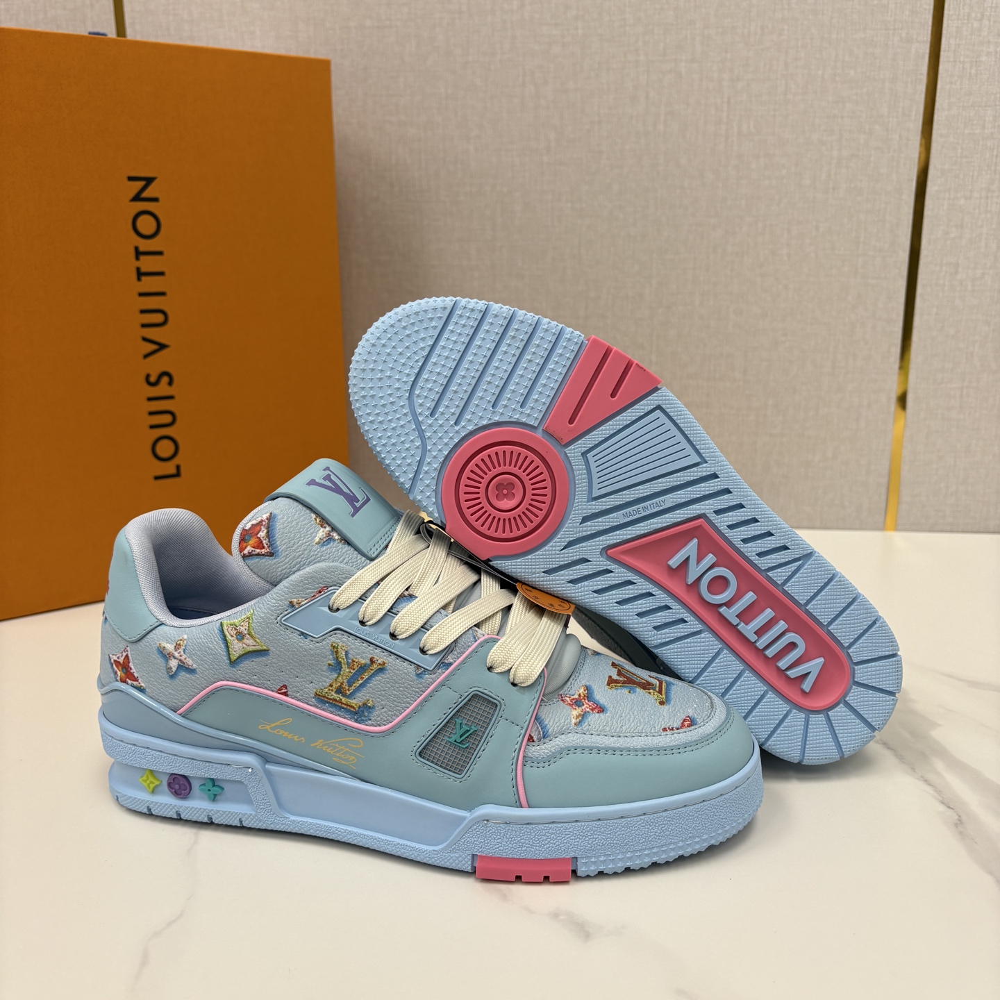 💋💍L家新品 情侣款 👫 L*V TRAINER 系列运动鞋 官方 10,300 Virgi* Ablo