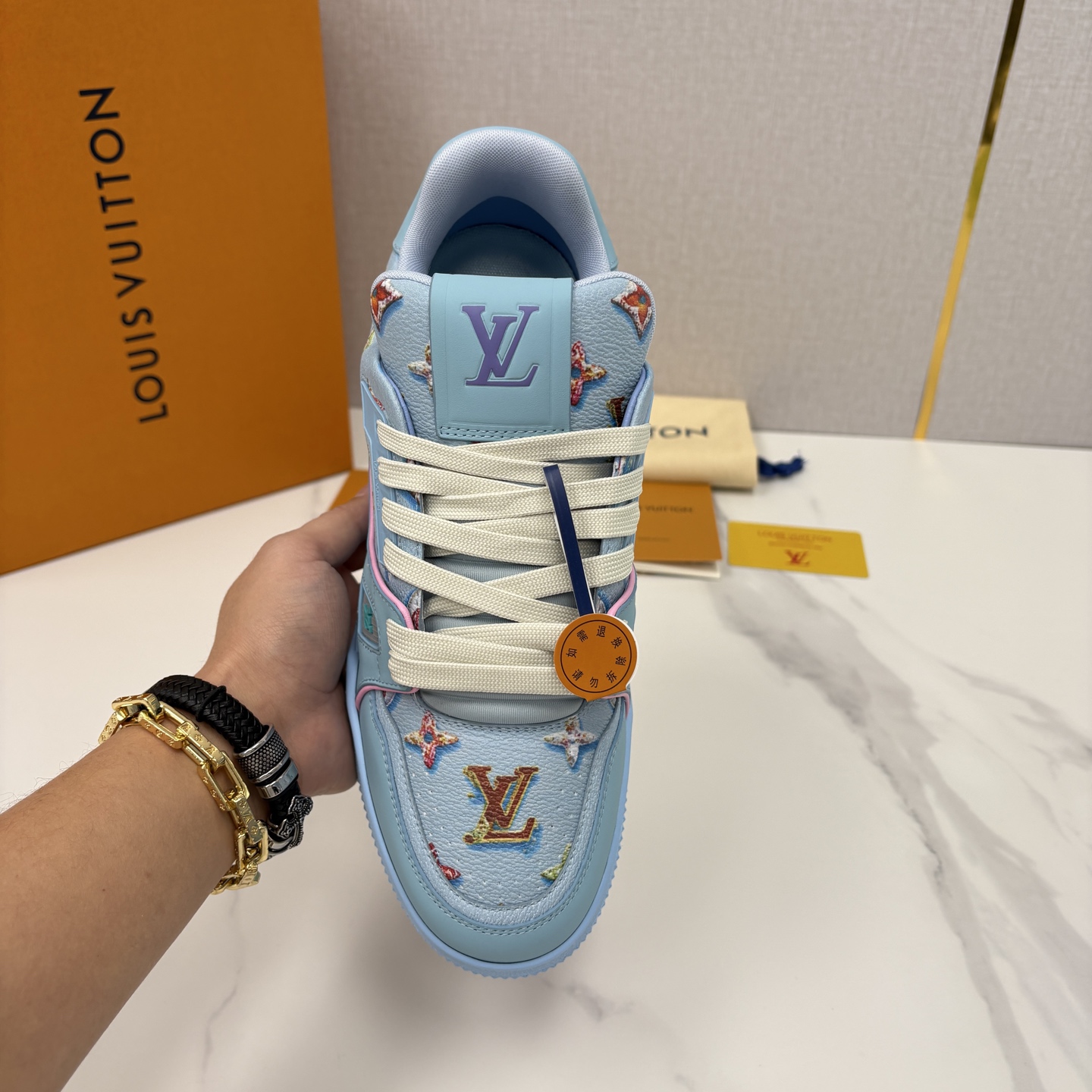 💋💍L家新品 情侣款 👫 L*V TRAINER 系列运动鞋 官方 10,300 Virgi* Ablo