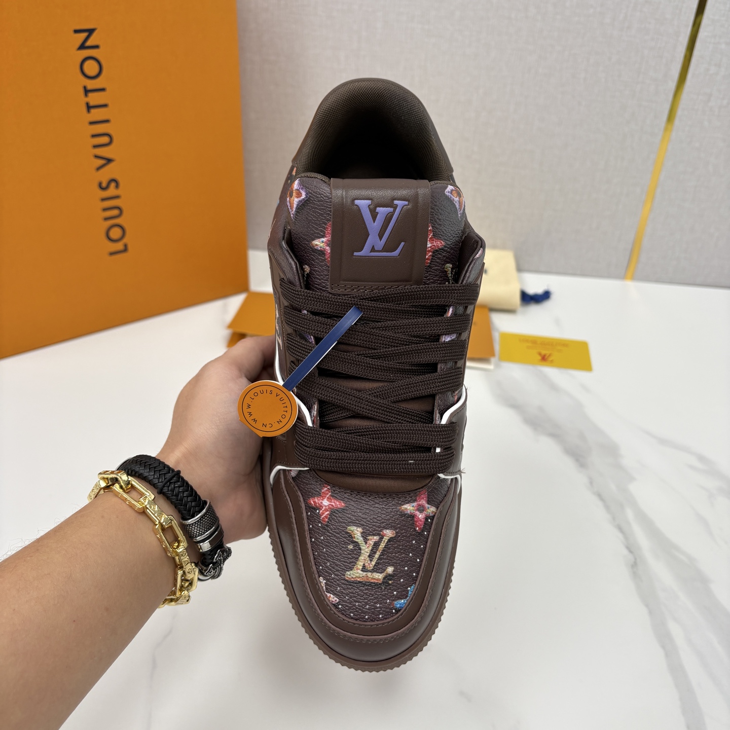 💋💍L家新品 情侣款 👫 L*V TRAINER 系列运动鞋 官方 10,300 Virgi* Ablo