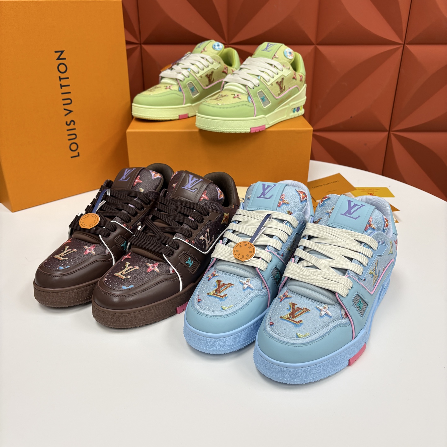 💋💍L家新品 情侣款 👫 L*V TRAINER 系列运动鞋 官方 10,300 Virgi* Ablo