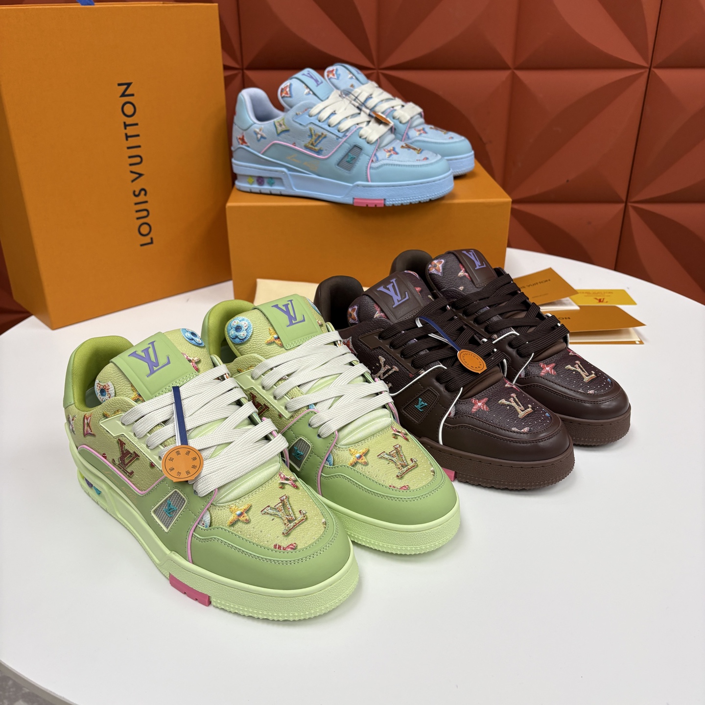 💋💍L家新品 情侣款 👫 L*V TRAINER 系列运动鞋 官方 10,300 Virgi* Ablo