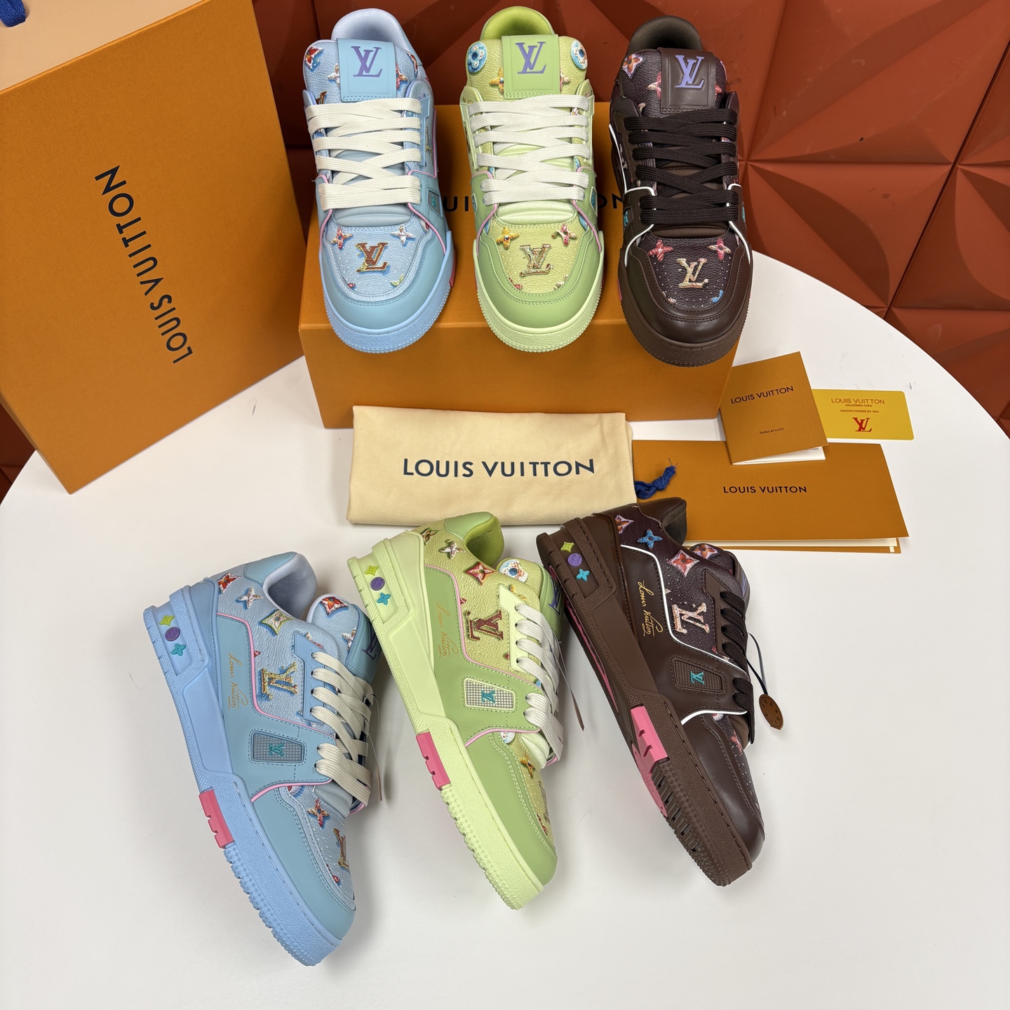 💋💍L家新品 情侣款 👫 L*V TRAINER 系列运动鞋 官方 10,300 Virgi* Ablo